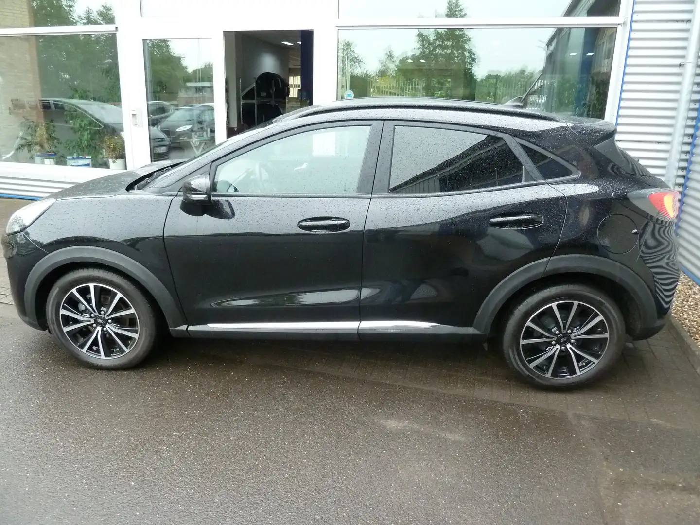 Ford Puma Titanium Schwarz - 1