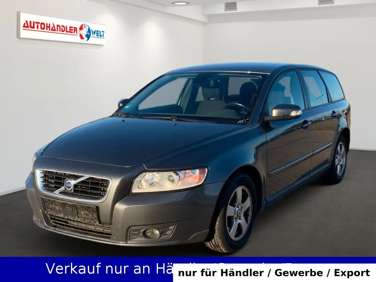 Volvo V50 Kombi 1.8 Kinetic Grau - 1