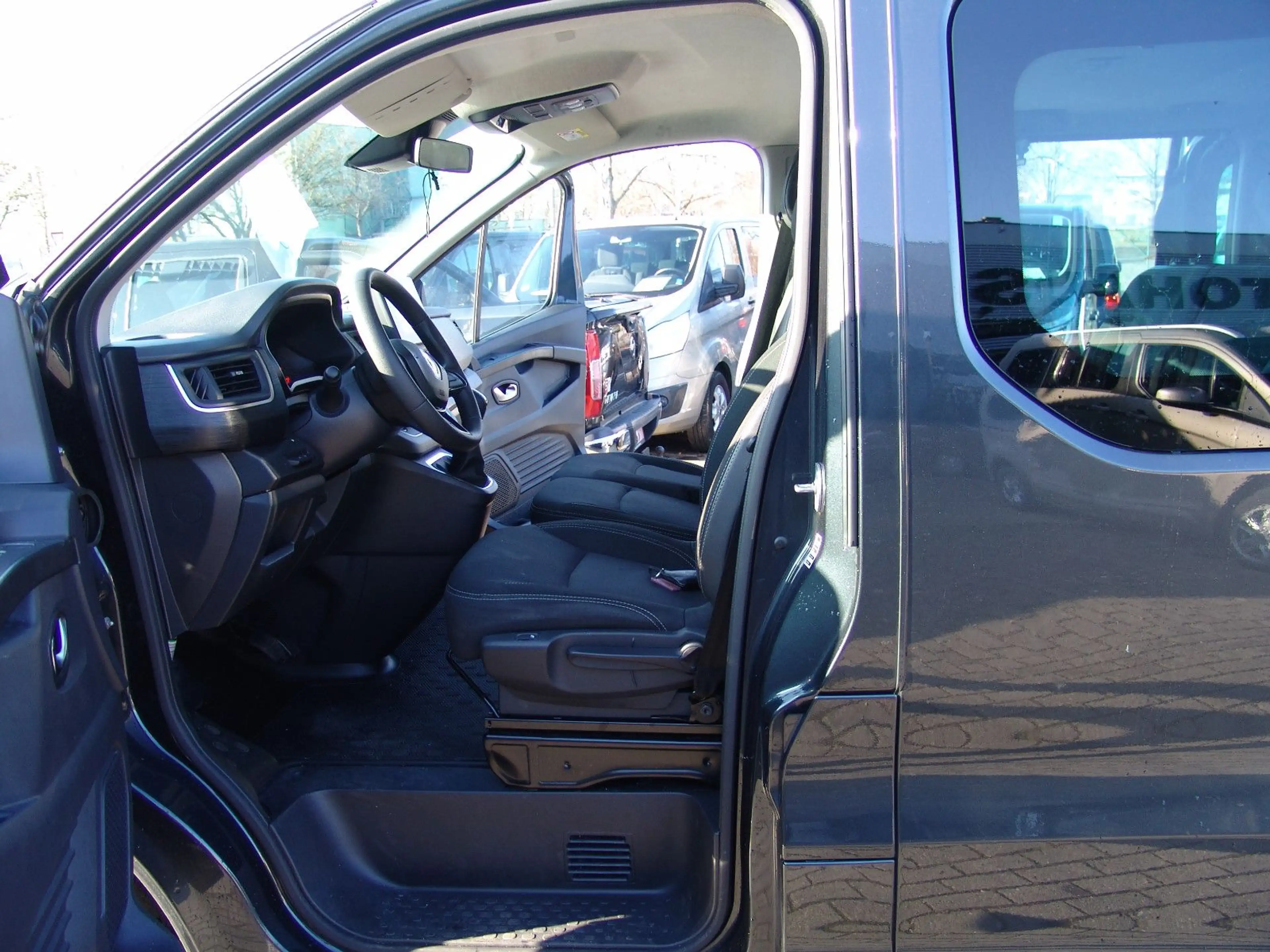 Renault Trafic Life-neuestes Modell/AUTOM/NAVI/9Si — photo 6