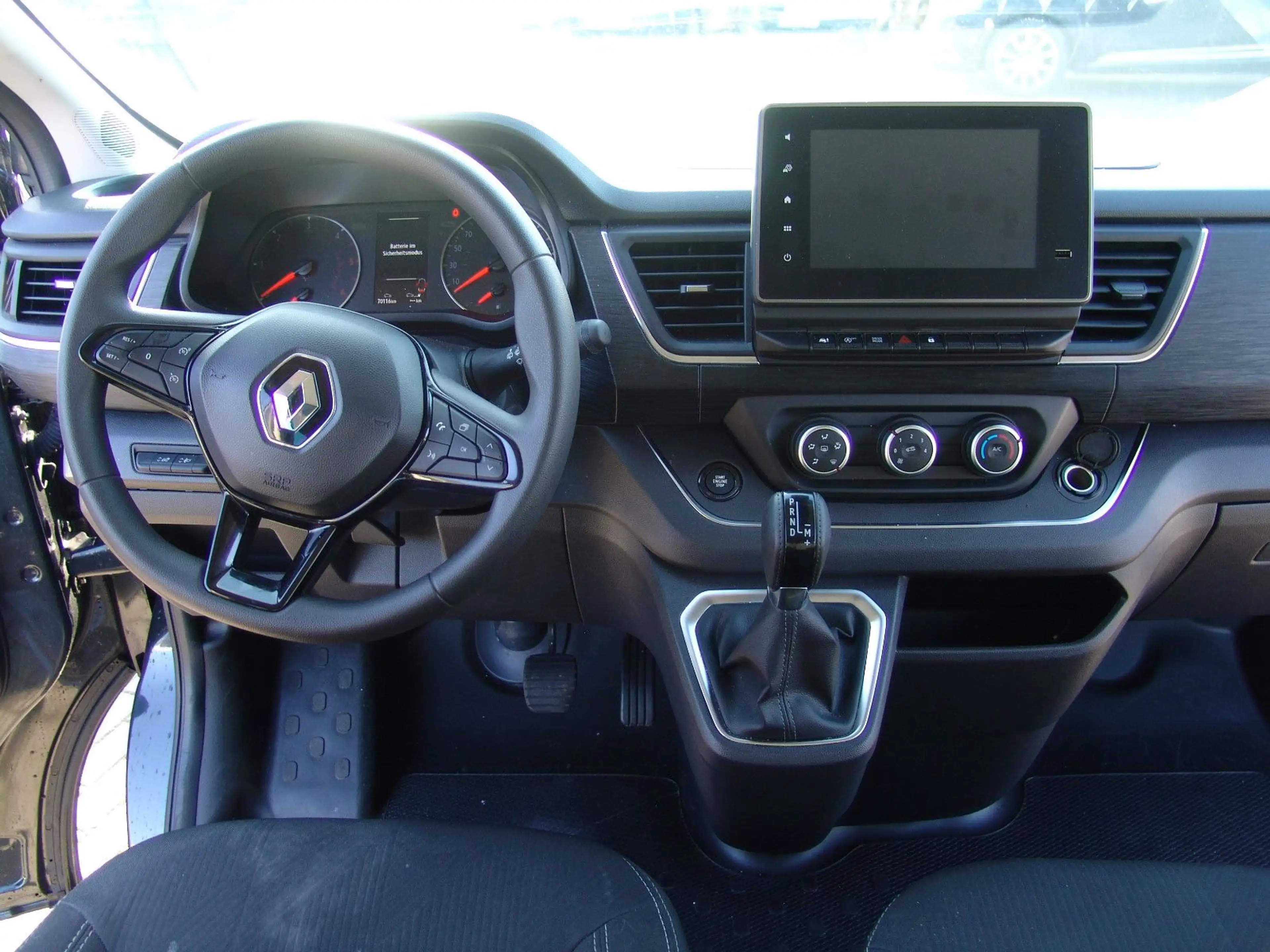 Renault Trafic Life-neuestes Modell/AUTOM/NAVI/9Si — photo 3