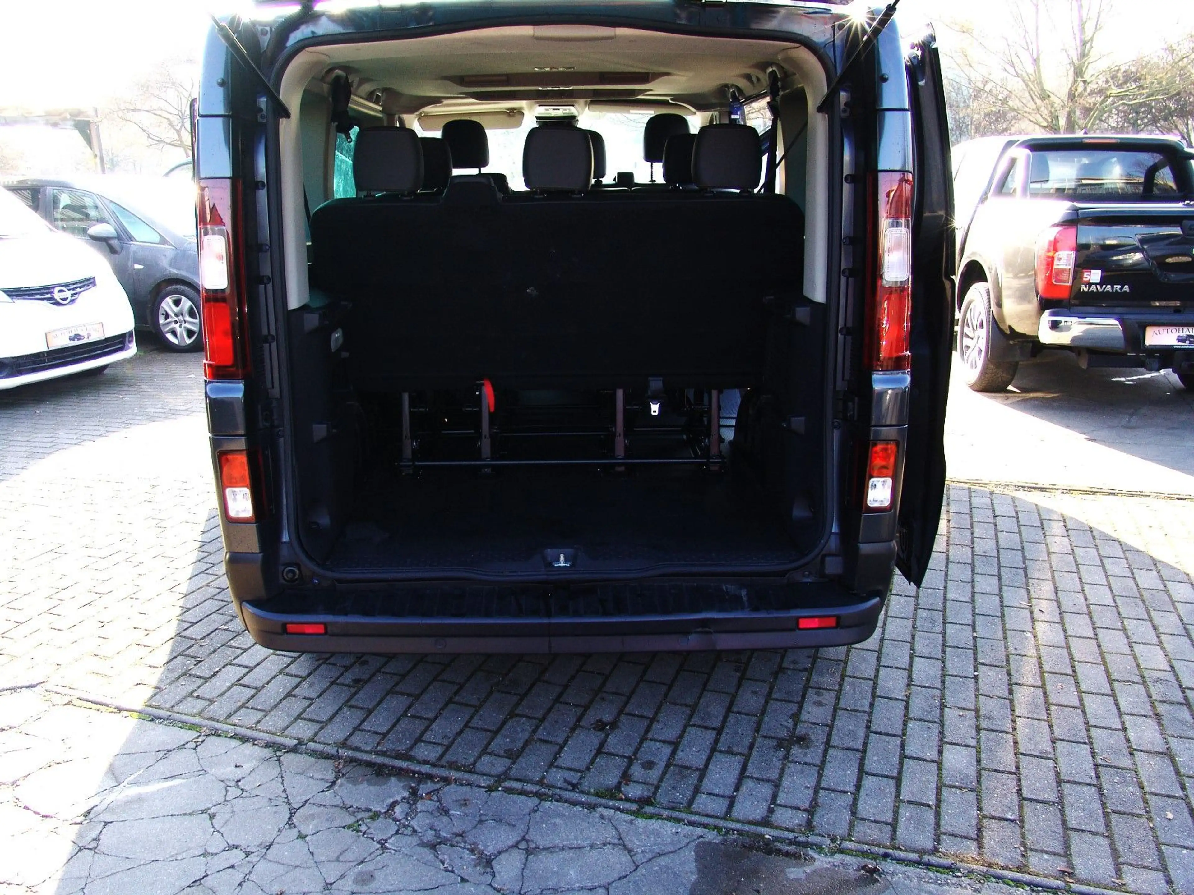 Renault Trafic Life-neuestes Modell/AUTOM/NAVI/9Si — photo 10