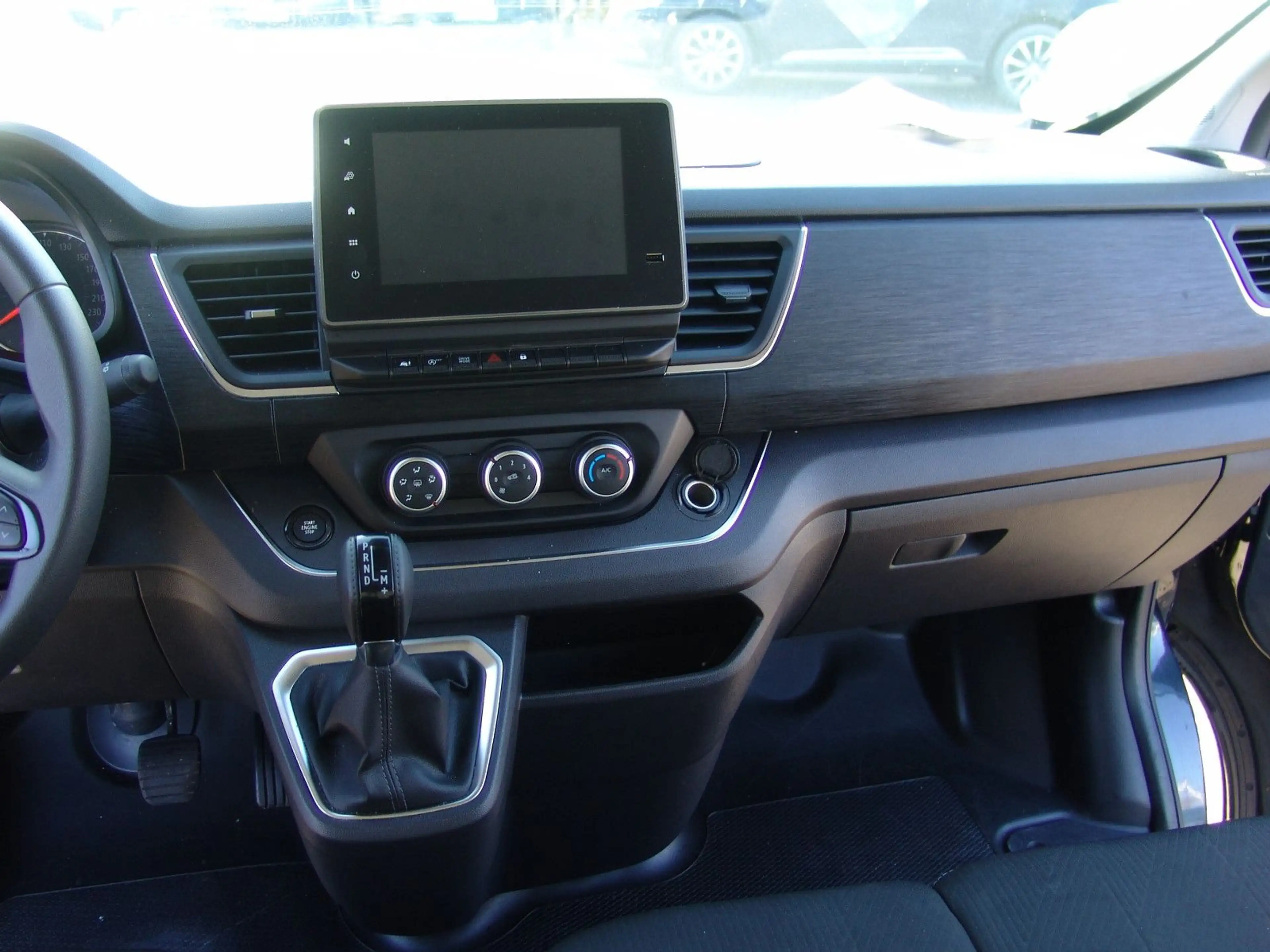 Renault Trafic Life-neuestes Modell/AUTOM/NAVI/9Si — photo 14