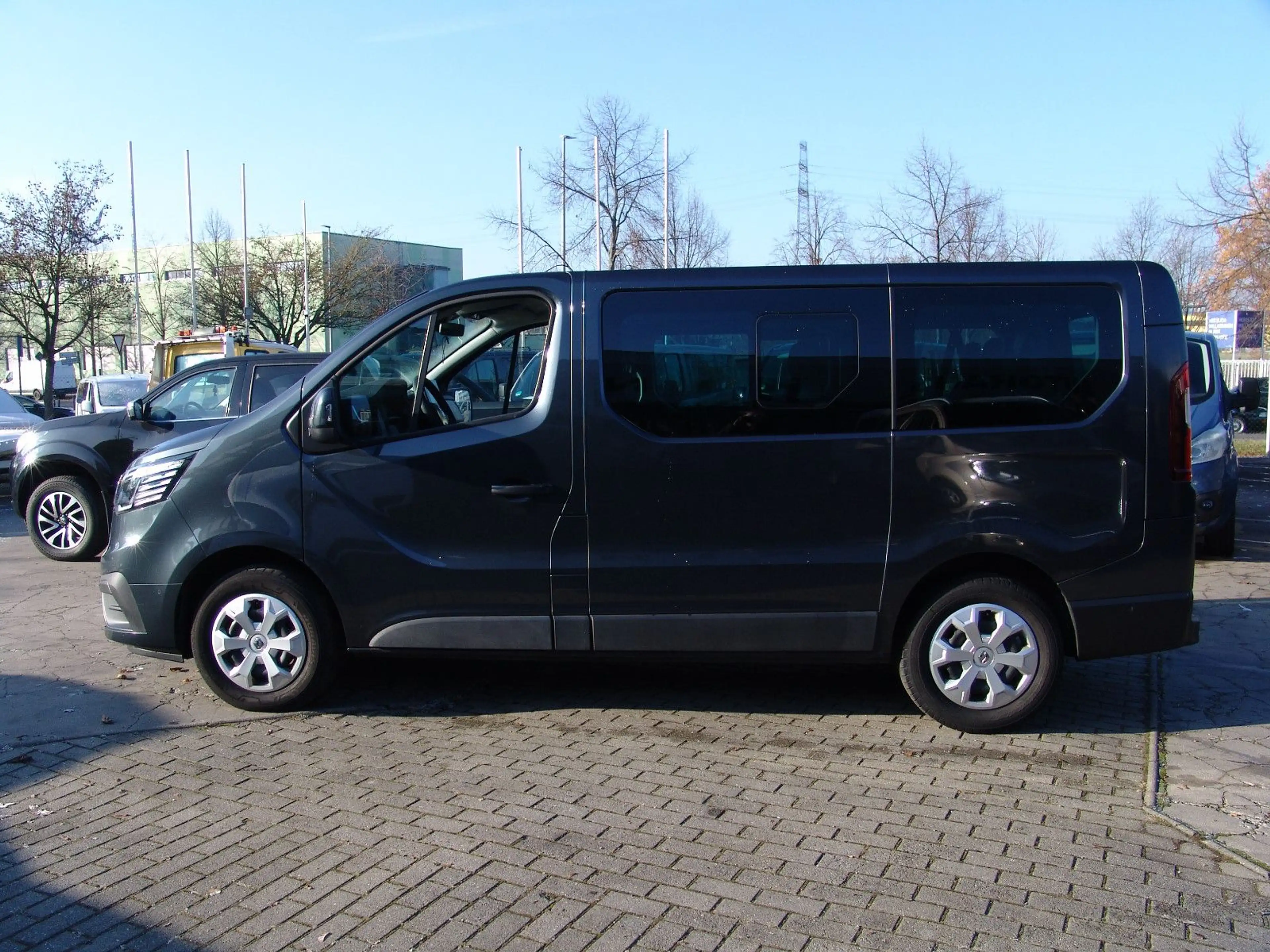 Renault Trafic Life-neuestes Modell/AUTOM/NAVI/9Si — photo 13