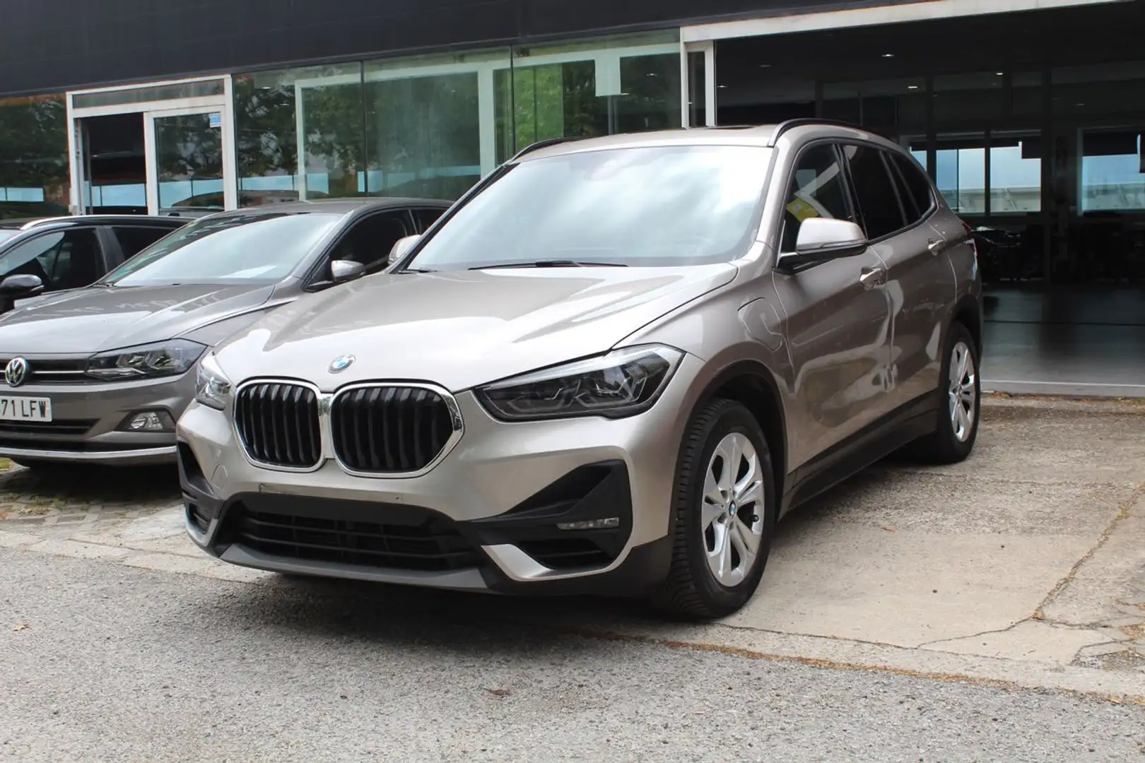 BMW X1 xDrive25e Beige - 2