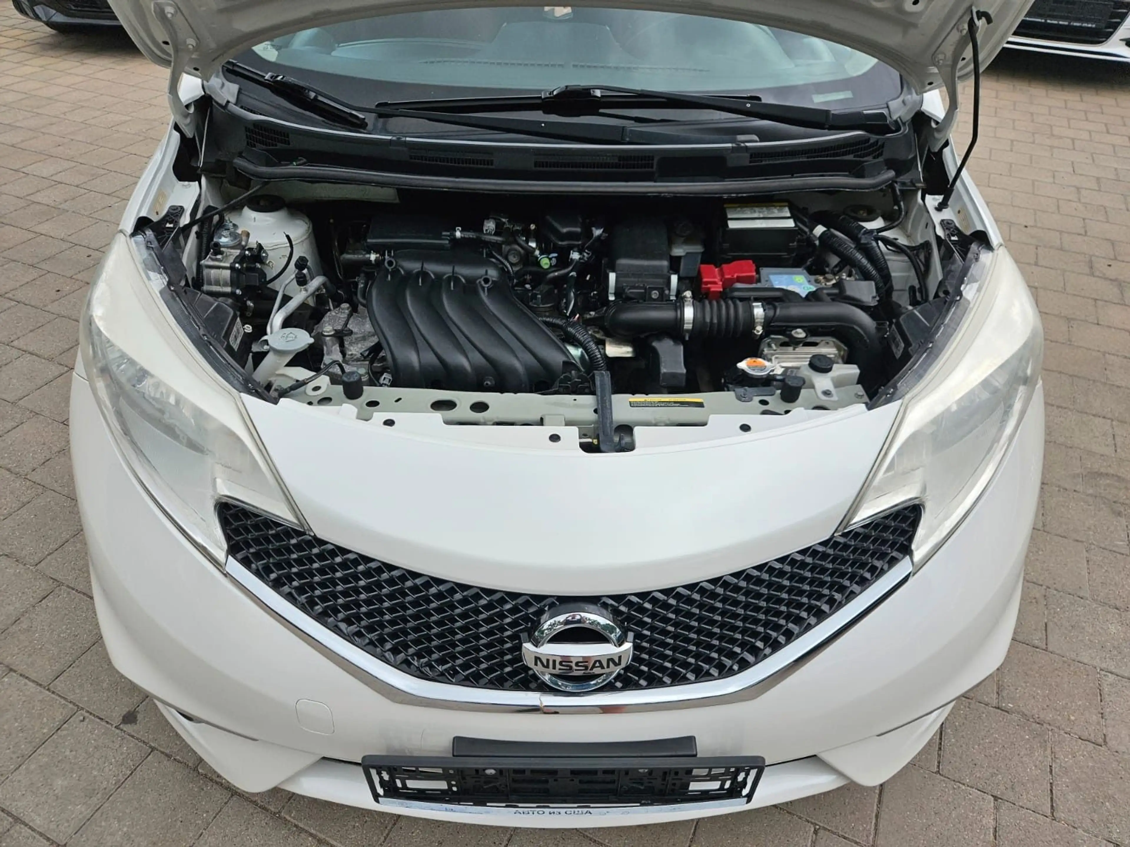 Nissan Note Versa — photo 2