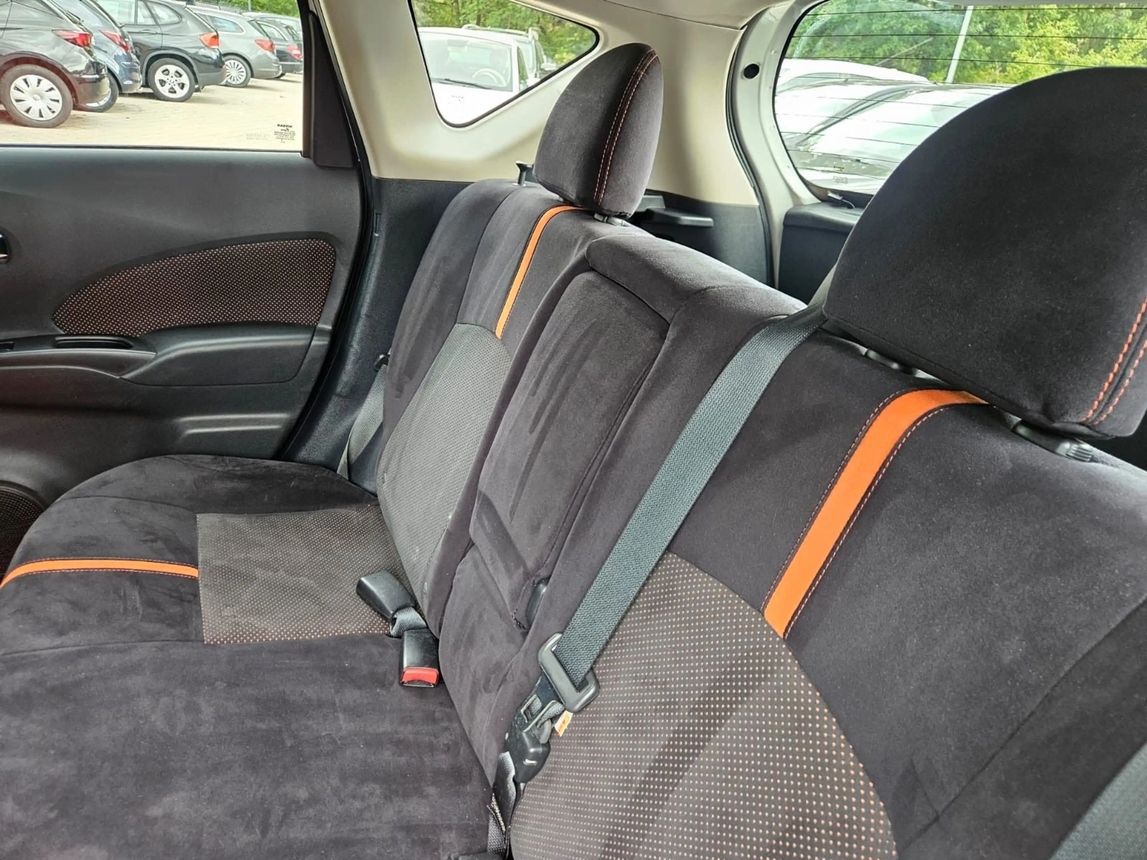 Nissan Note Versa — photo 15