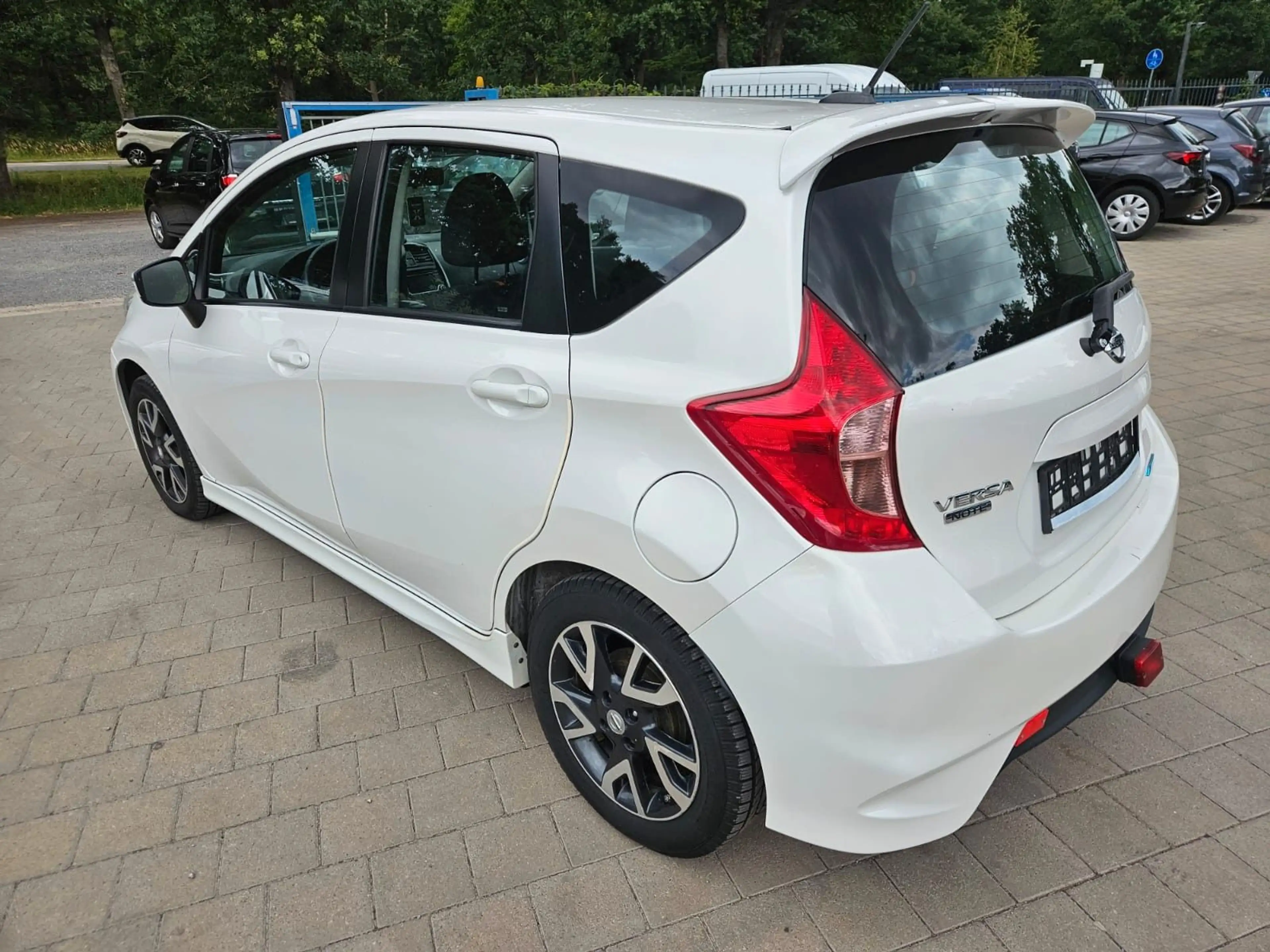 Nissan Note Versa — photo 7