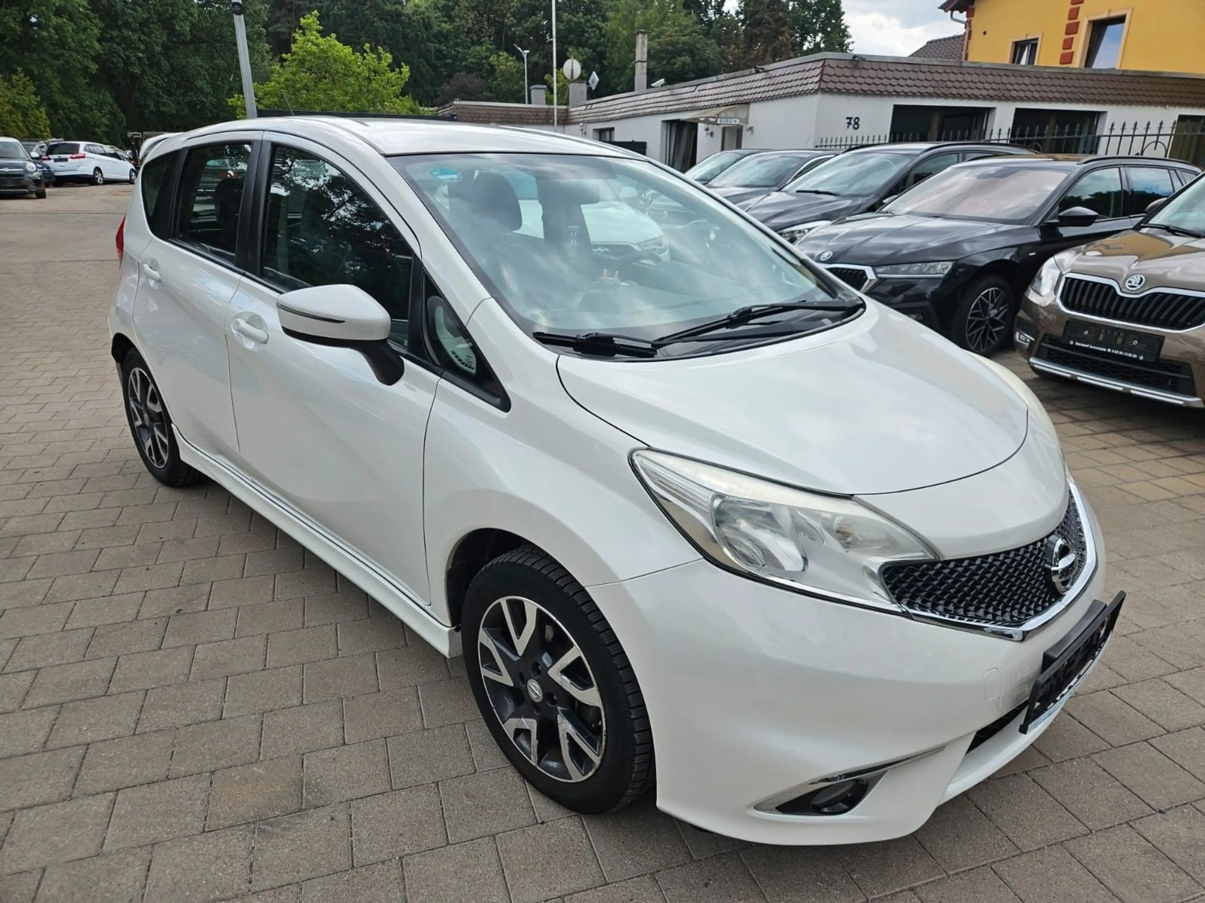 Nissan Note Versa — photo 3
