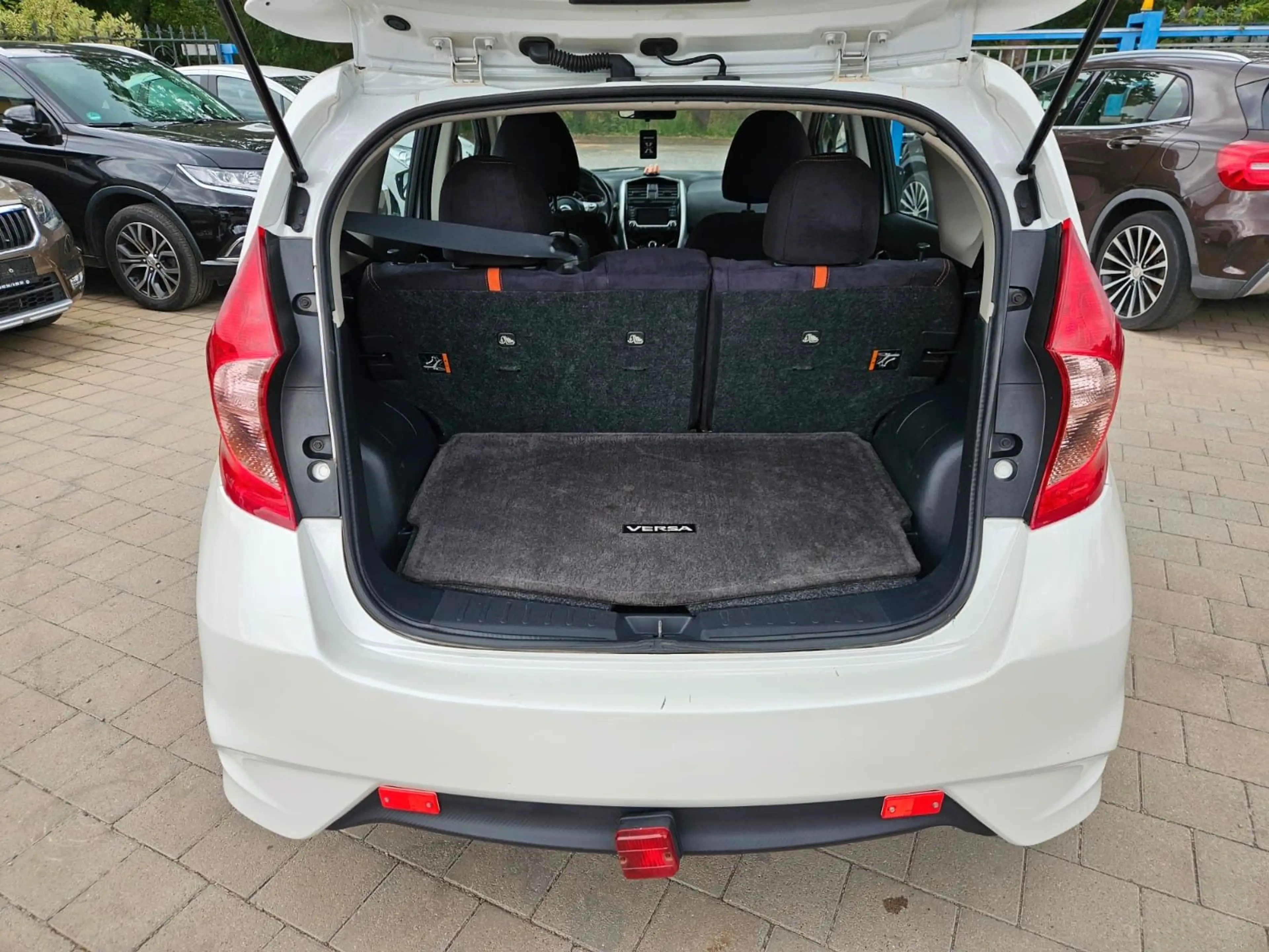 Nissan Note Versa — photo 13