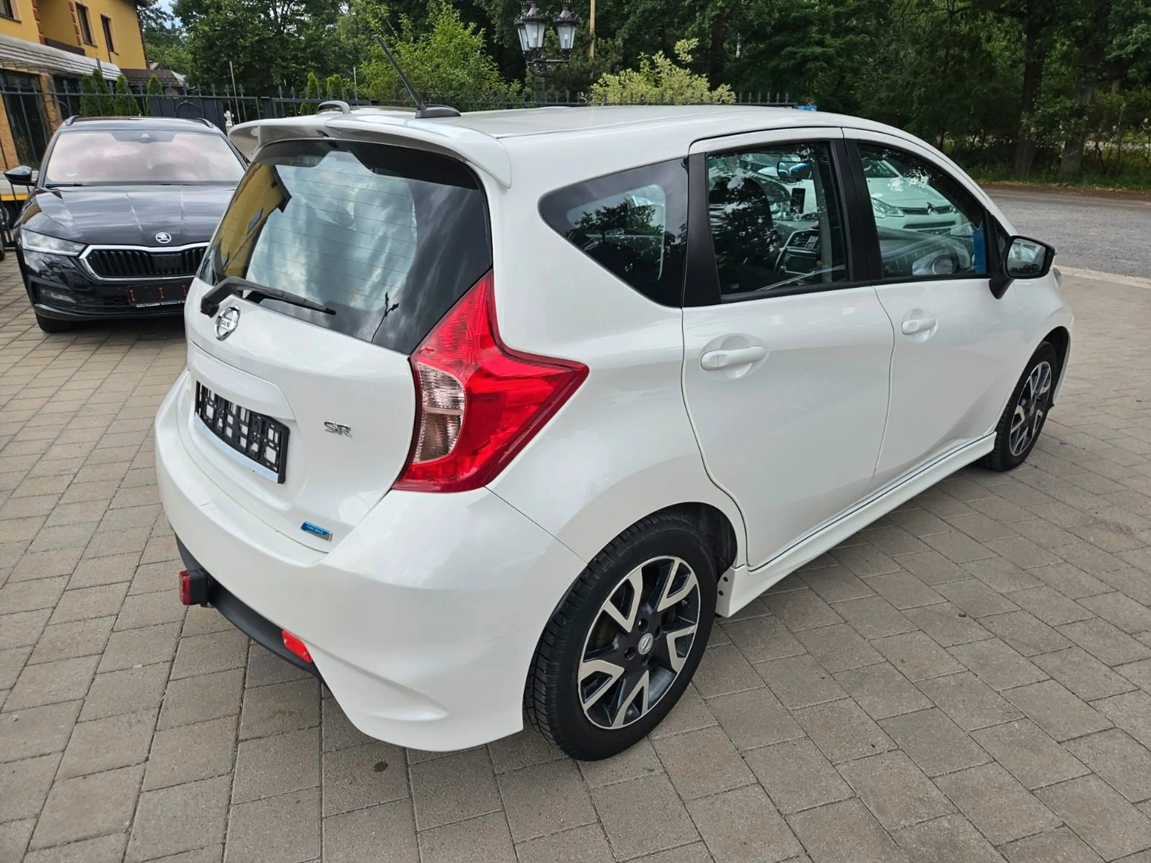 Nissan Note Versa — photo 5