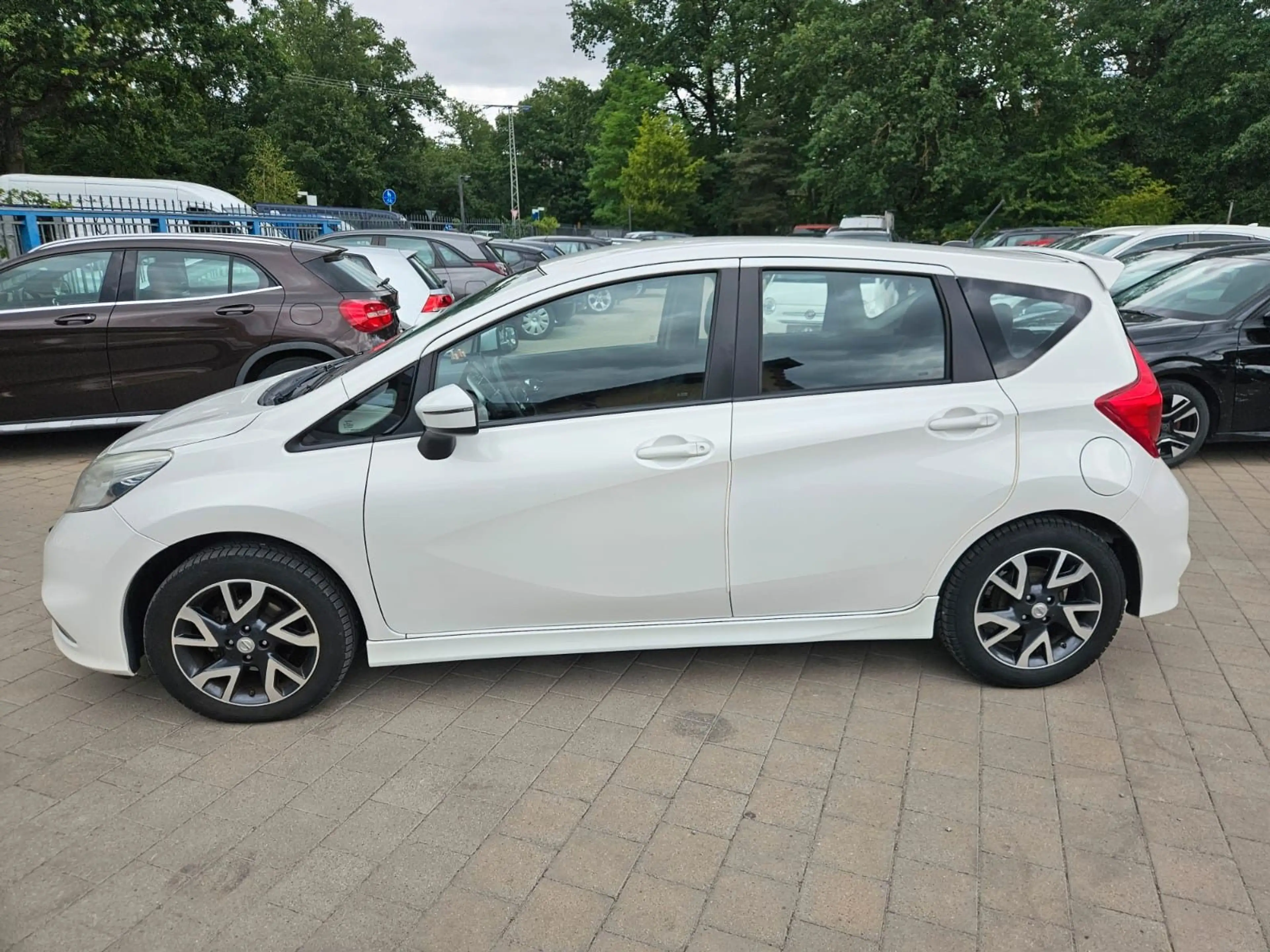 Nissan Note Versa — photo 8