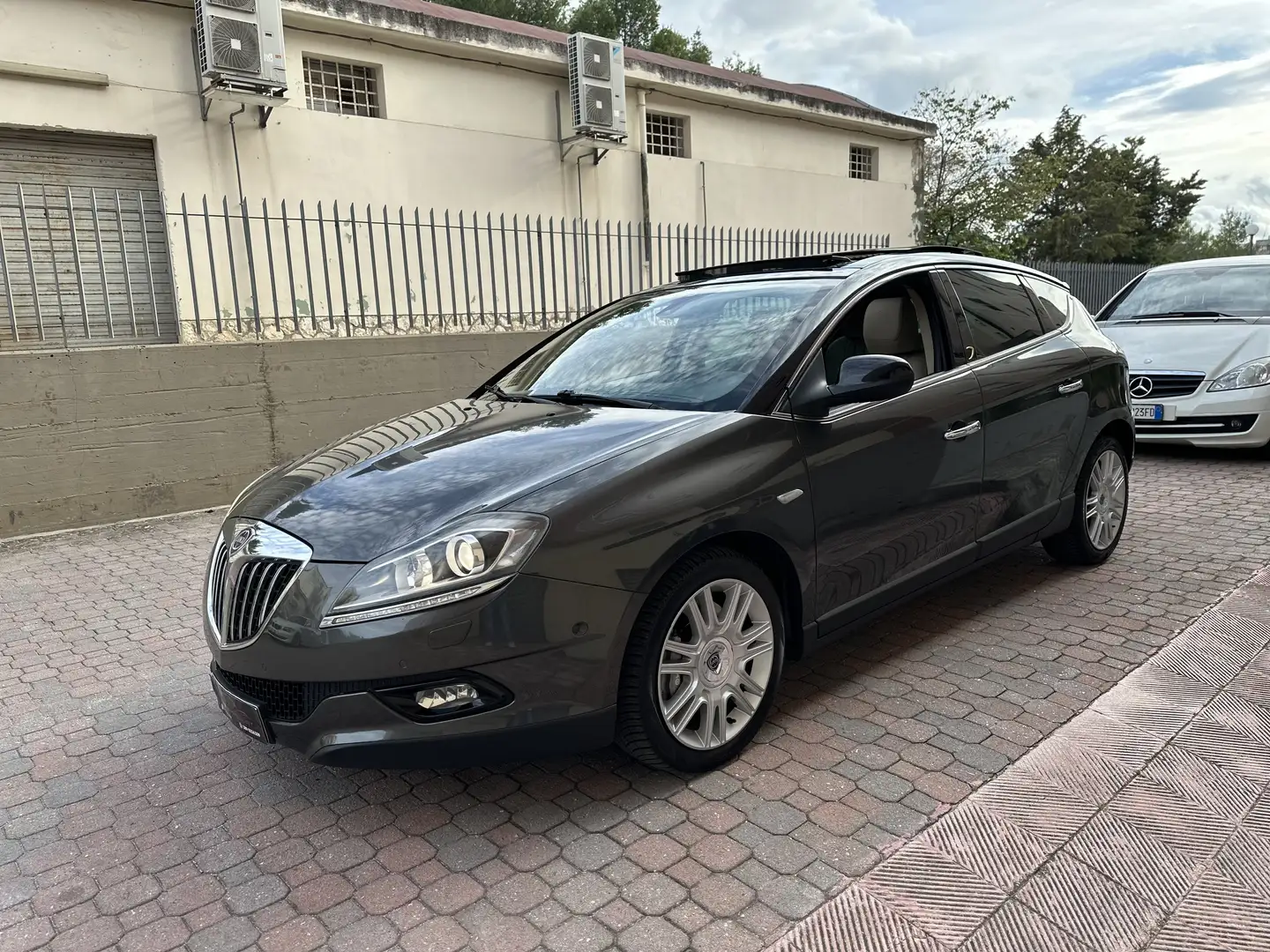 Lancia Delta 1750 Tbi Turbo SPORTRONIC -TETTO-PELLE-NAVI Grigio - 1