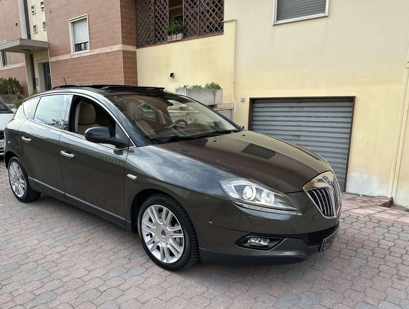 Lancia Delta 1750 Tbi Turbo SPORTRONIC -TETTO-PELLE-NAVI Grigio - 2