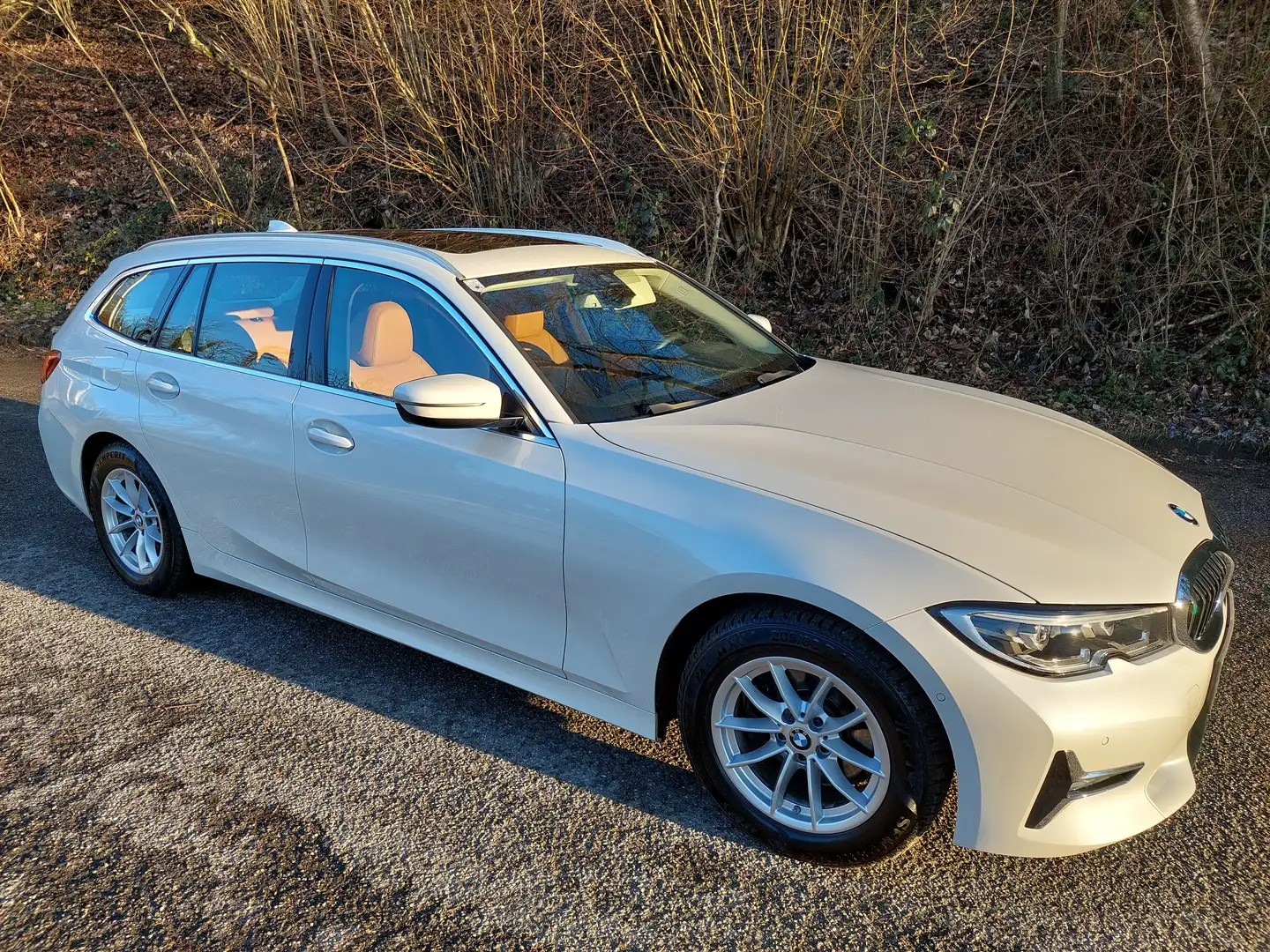 BMW 320 320d Touring Luxury Line Aut. Luxury Line Weiß - 1