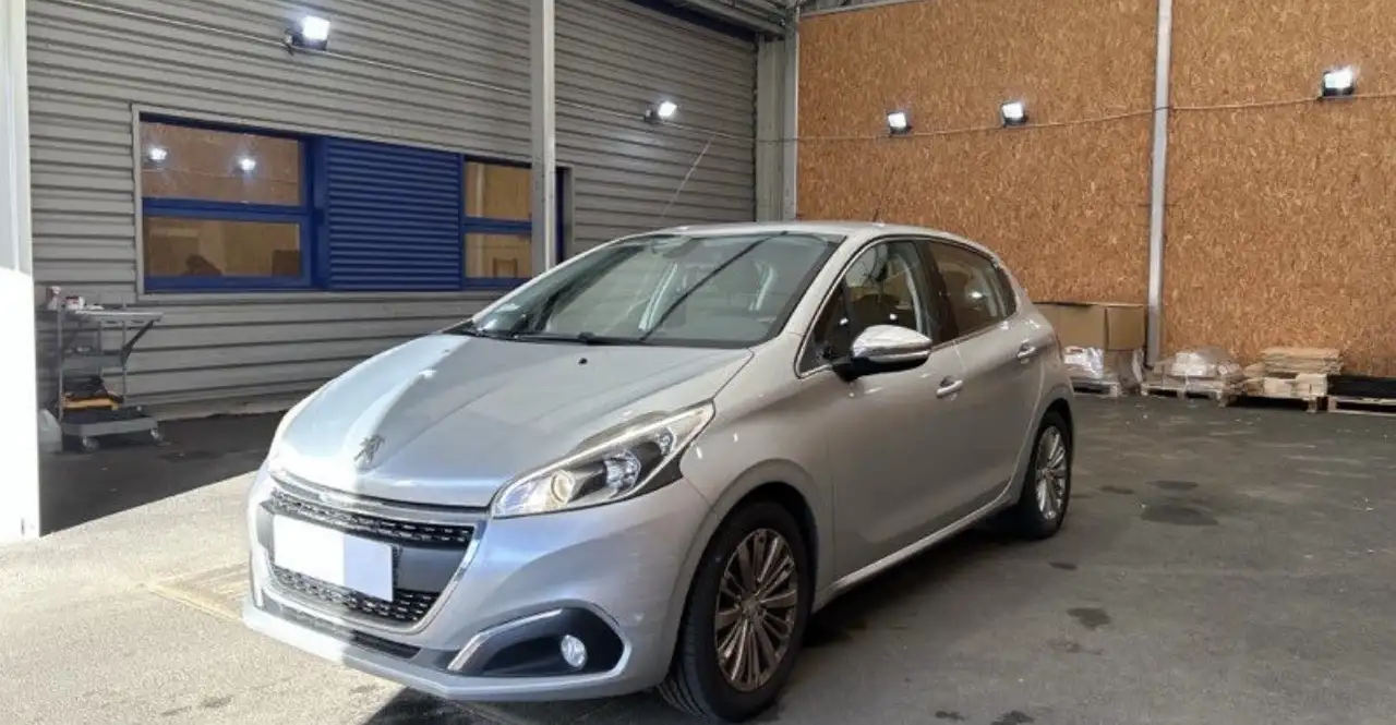 Peugeot 208 208 — photo 7