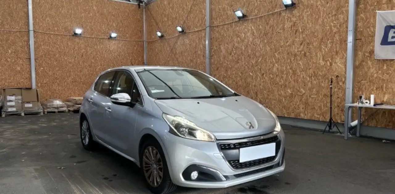 Peugeot 208 208