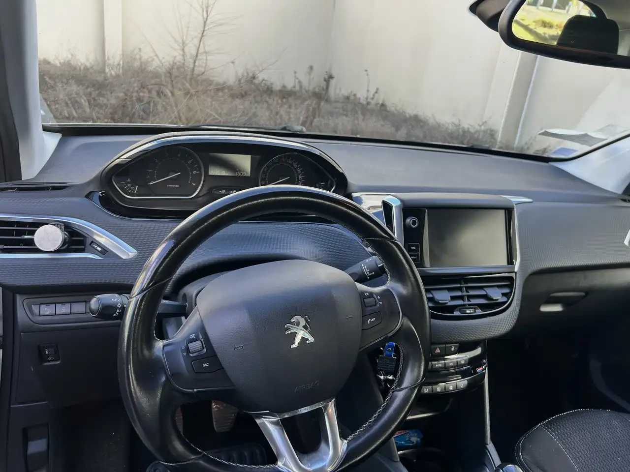 Peugeot 208 208 — photo 3