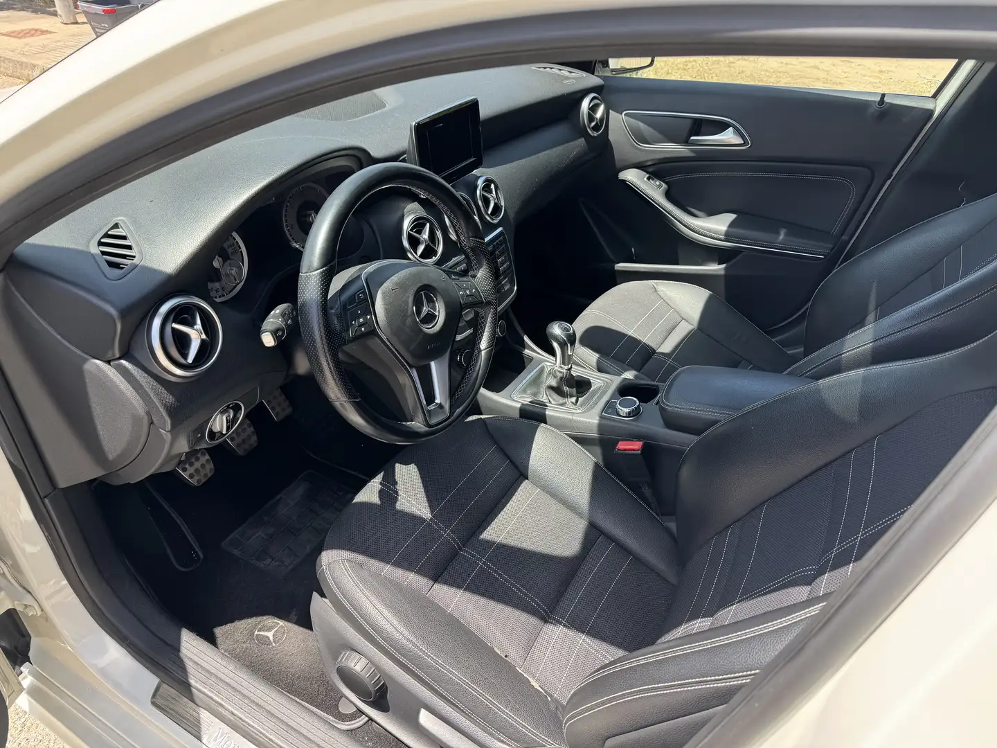 Mercedes-Benz A 200 night edition - 2