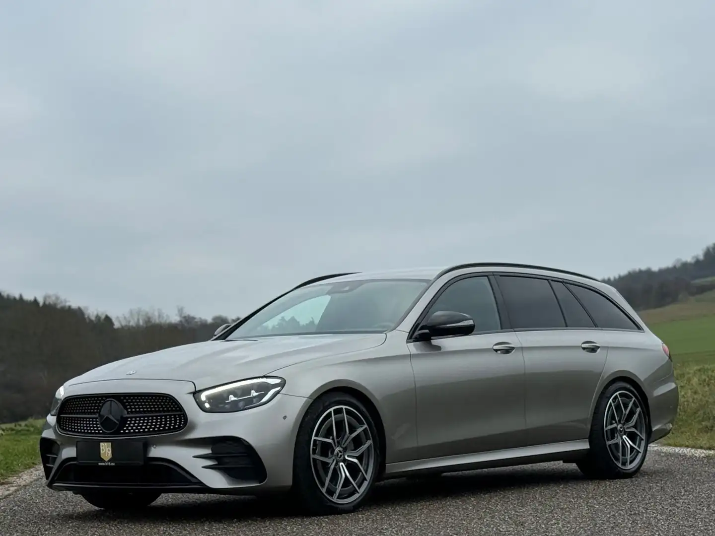 Mercedes-Benz E 200 d T-Modell/AMG-Line/LED/MBUX/Ambiente/Cam/ Silber - 2