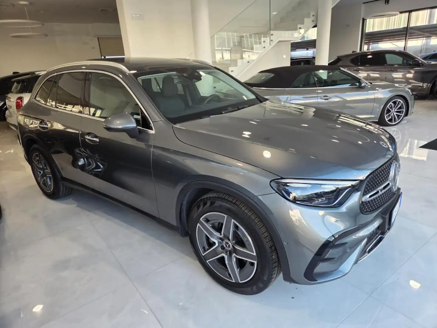 Mercedes-Benz GLC 300 4Matic Mild Hybrid AMG Premium Plus Full Optional Gris - 2