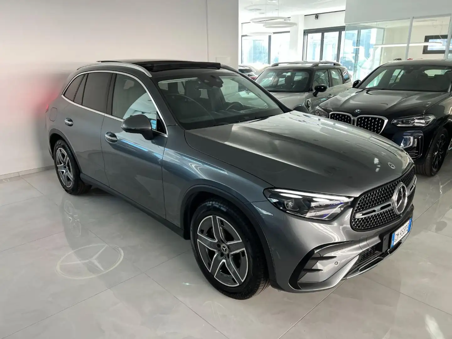 Mercedes-Benz GLC 300 4Matic Mild Hybrid AMG Premium Plus Full Optional Gris - 2