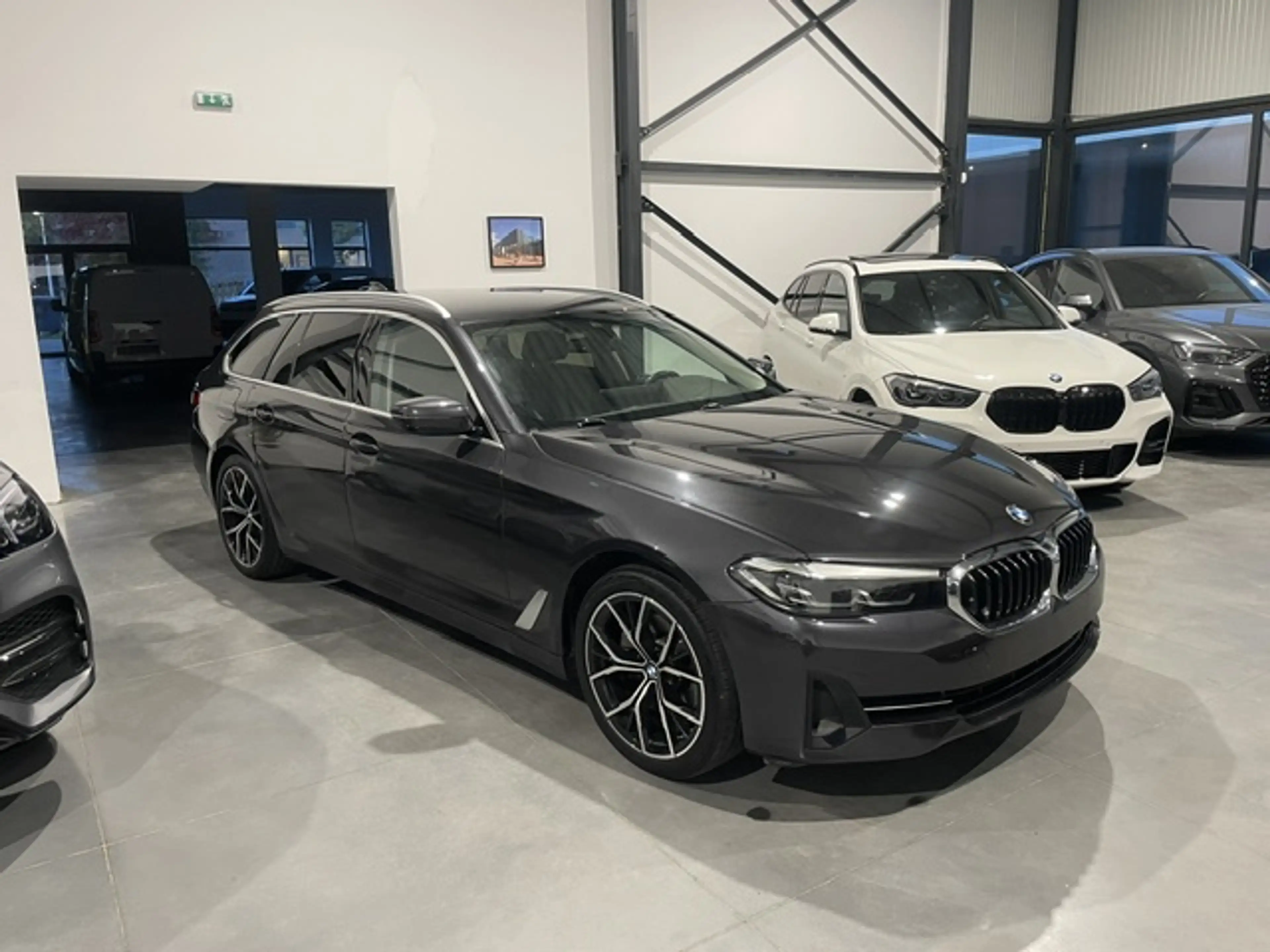 BMW 520 Touring 520iA MHEV — photo 2