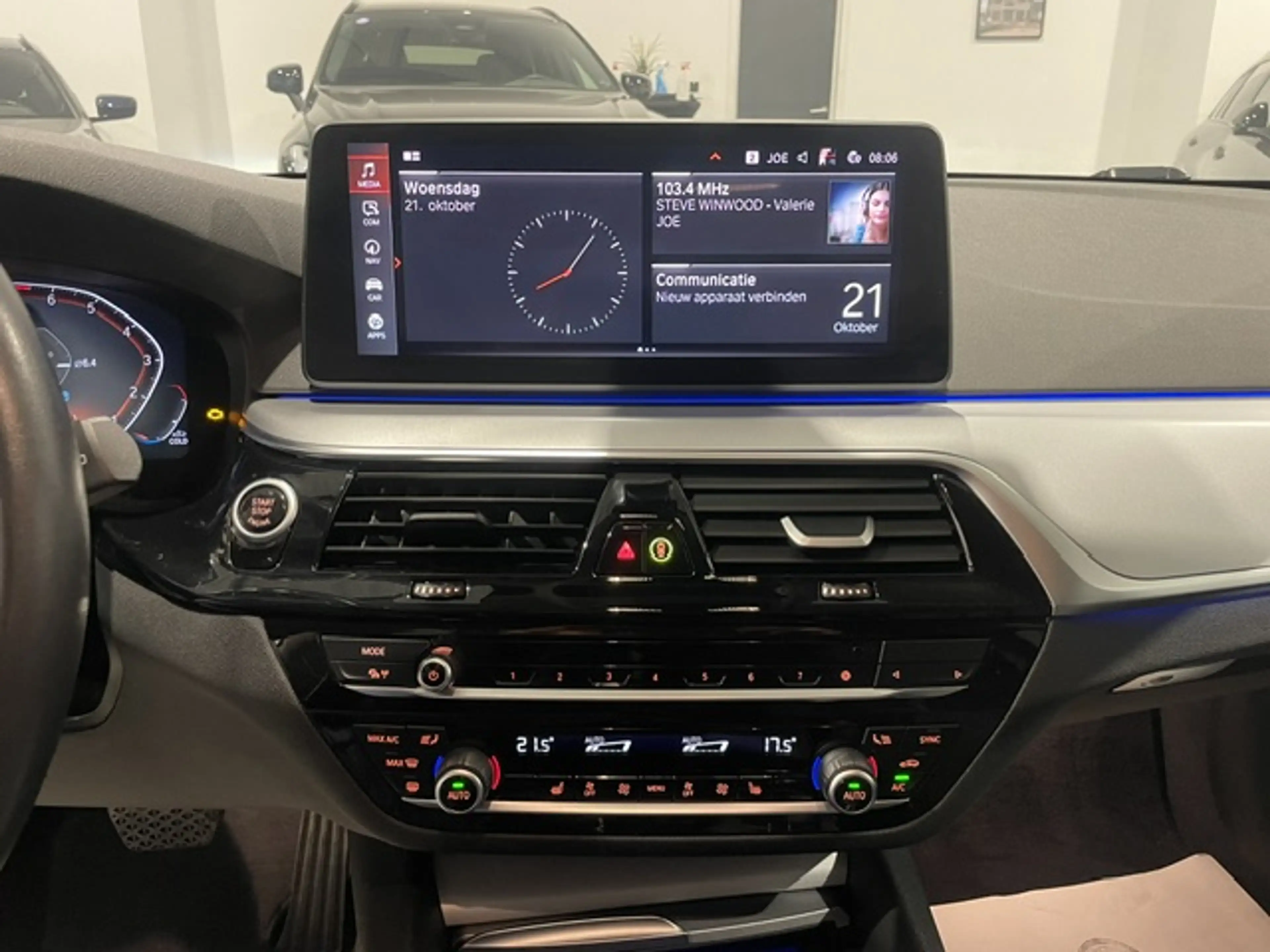 BMW 520 Touring 520iA MHEV — photo 11
