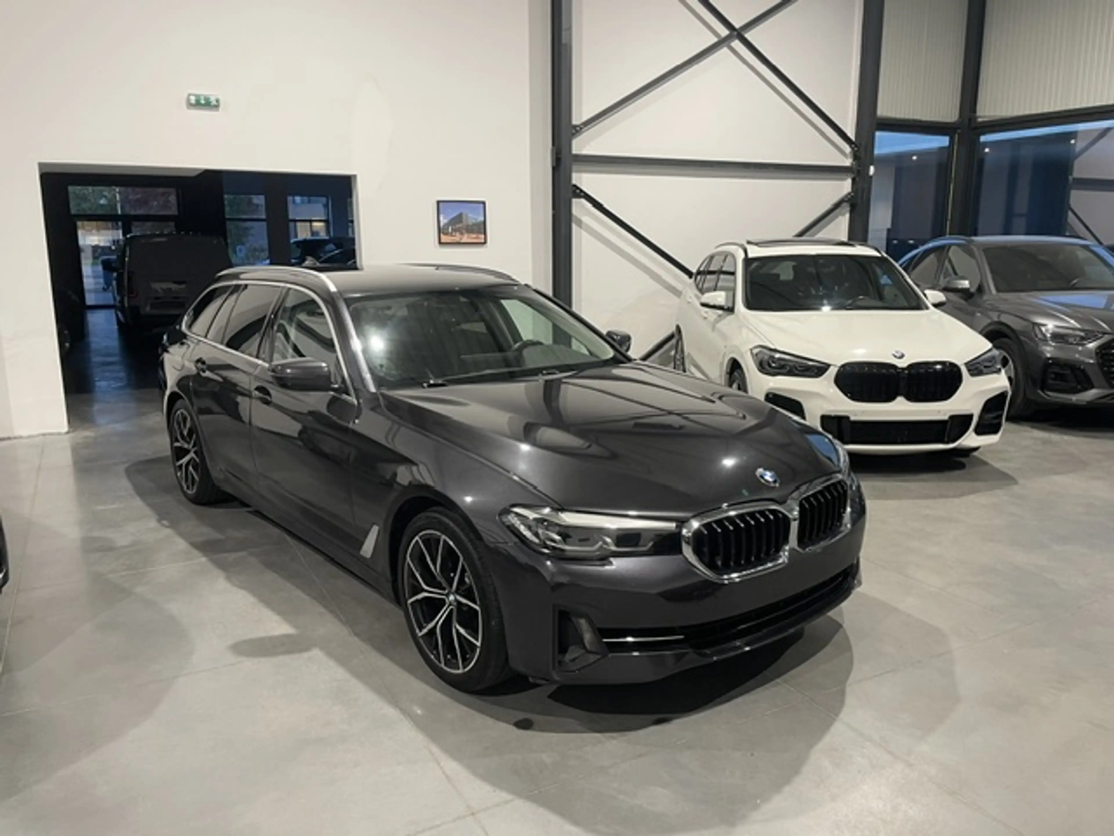 BMW 520 Touring 520iA MHEV — photo 3