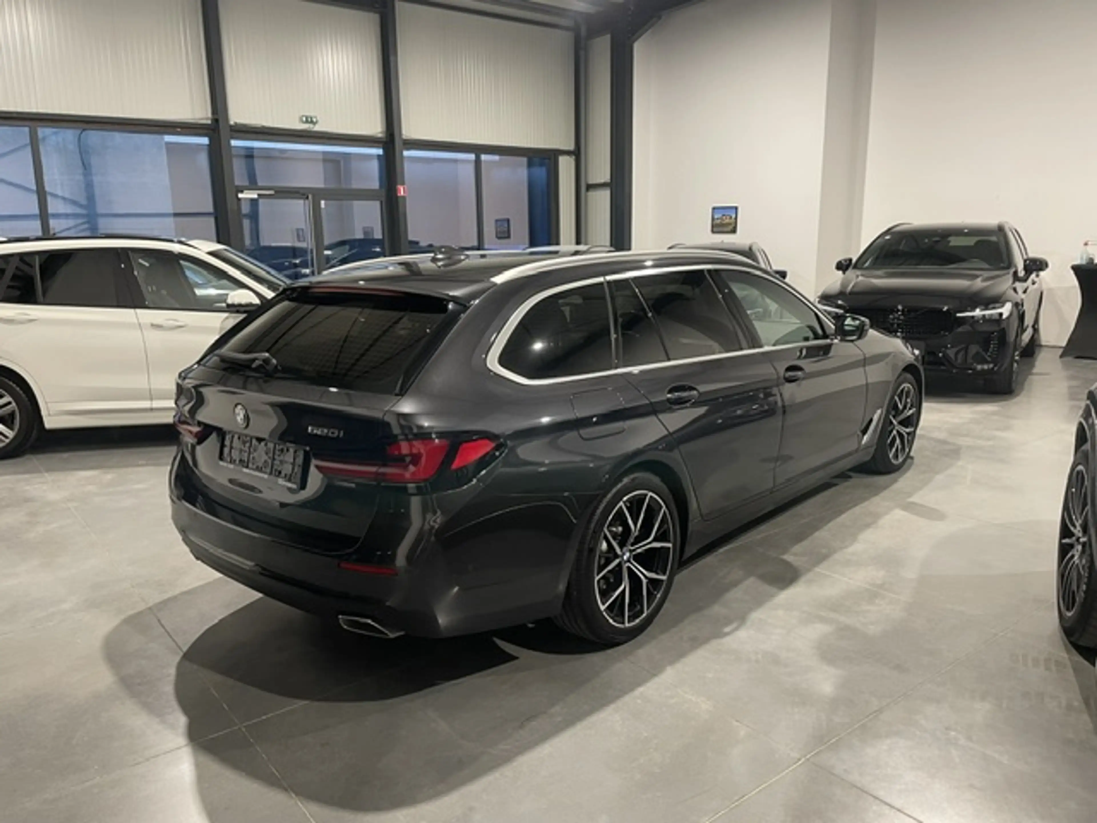 BMW 520 Touring 520iA MHEV — photo 8