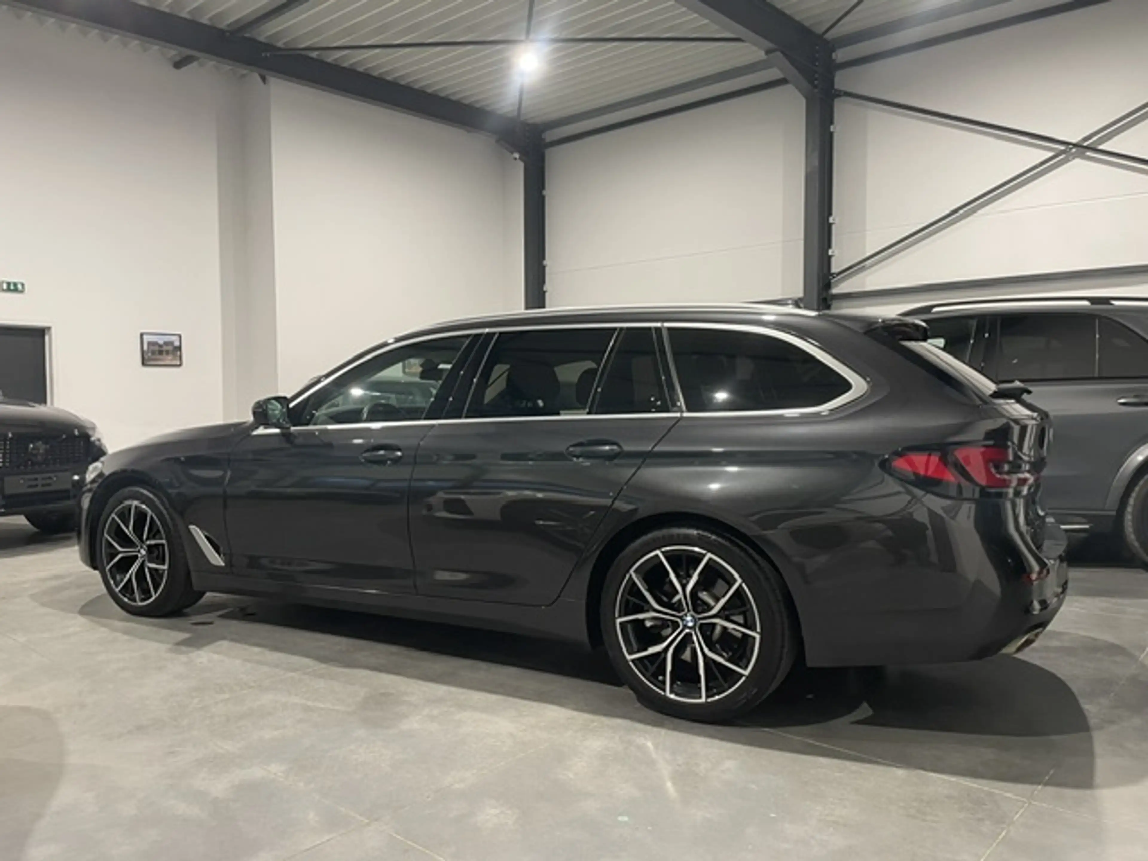 BMW 520 Touring 520iA MHEV — photo 6