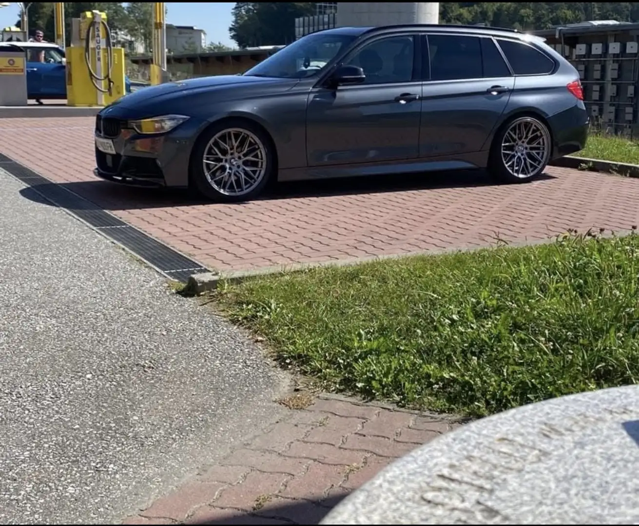 BMW 330 330d xDrive Touring Österreich-Paket Aut. Grau - 1