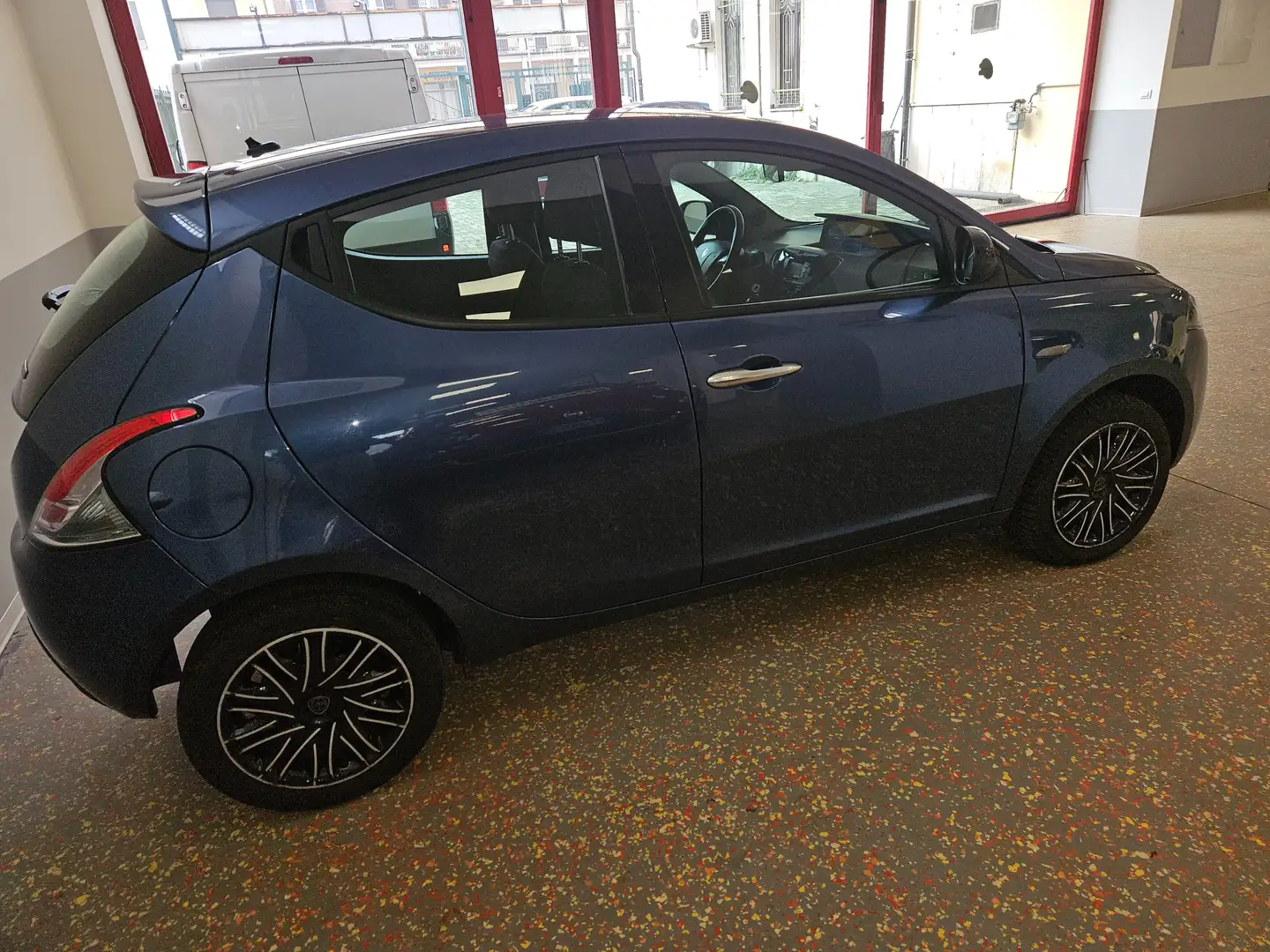 Lancia Ypsilon Ypsilon III  1.0 firefly hybrid Silver PLUS Blu/Azzurro - 2