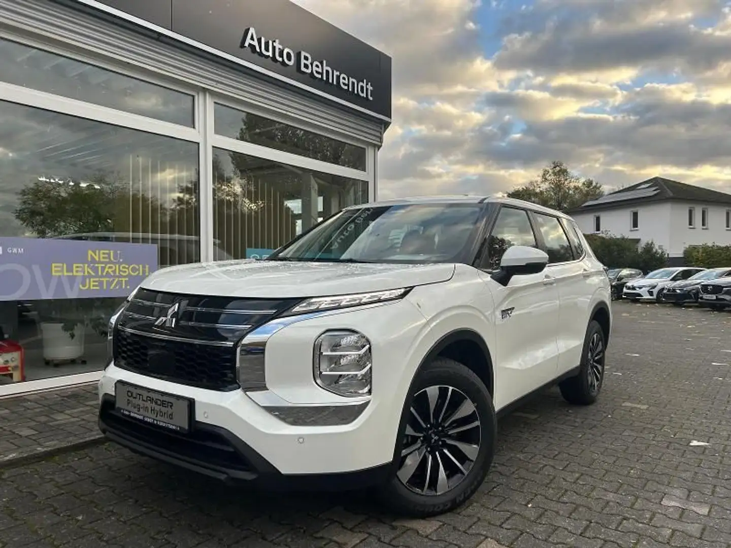Mitsubishi Outlander Outlander Plug-in Hybrid 2.4L Basis Weiß - 1