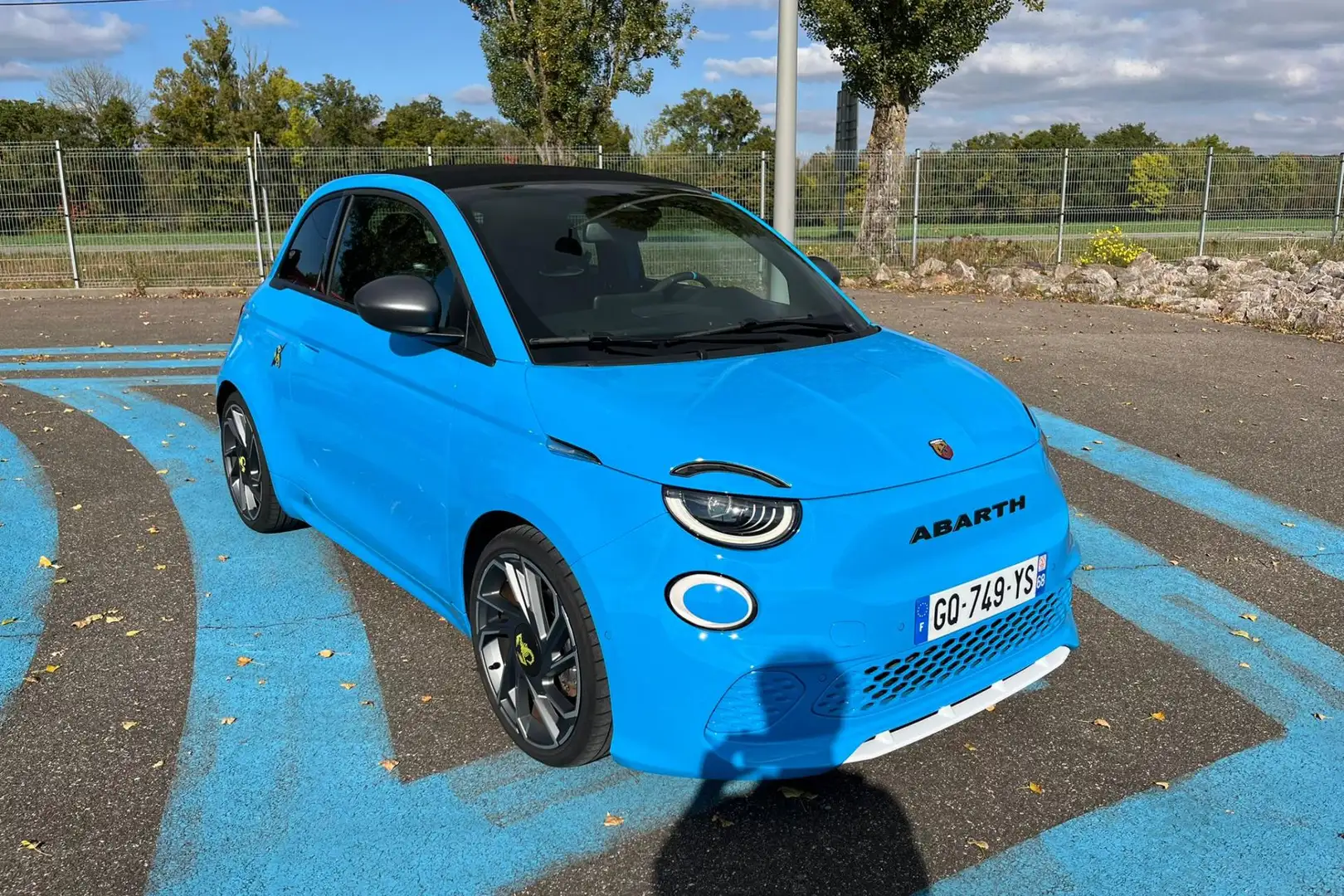 Fiat 500 Fiat 500 Electrique Cabriolet 42 kWh  CABRIOLET  Abarth 500e Turismo Blau - 2