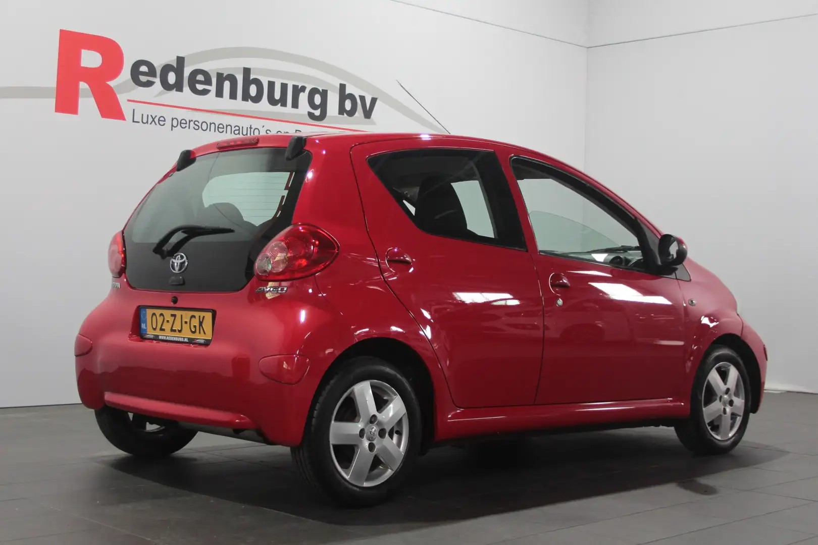 Toyota Aygo 1.0-12V Sport - 5 drs. - Airco / Radio cd / Lichtm Rood - 2