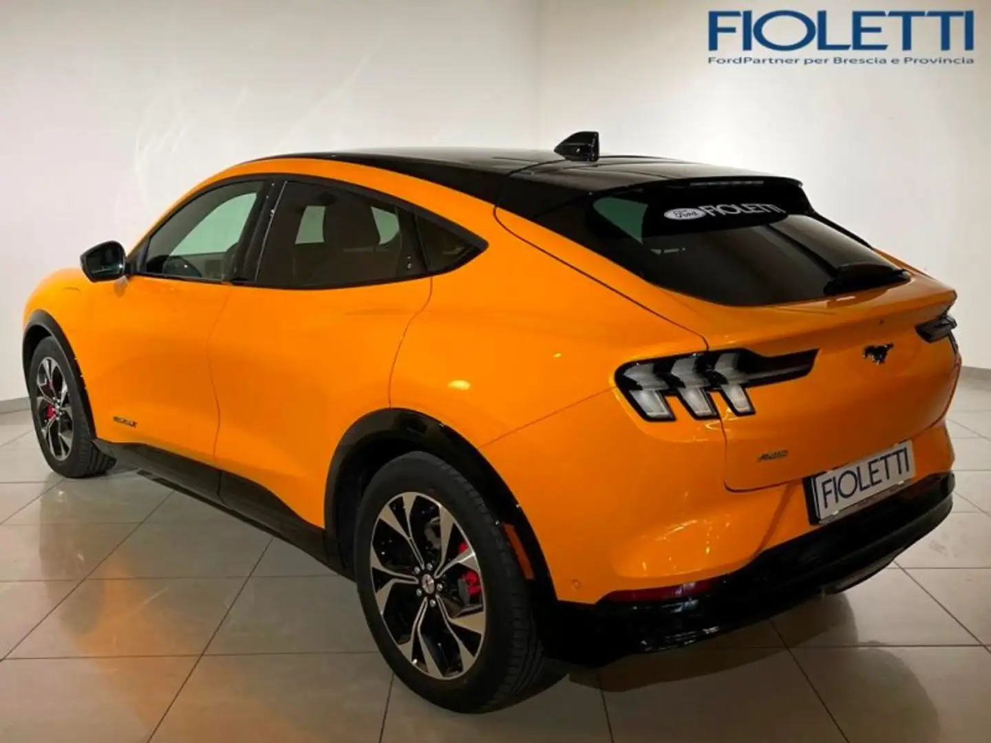 Ford Mustang Mach-E Mustang E Premium Extend Range 351cv AUT Orange - 2