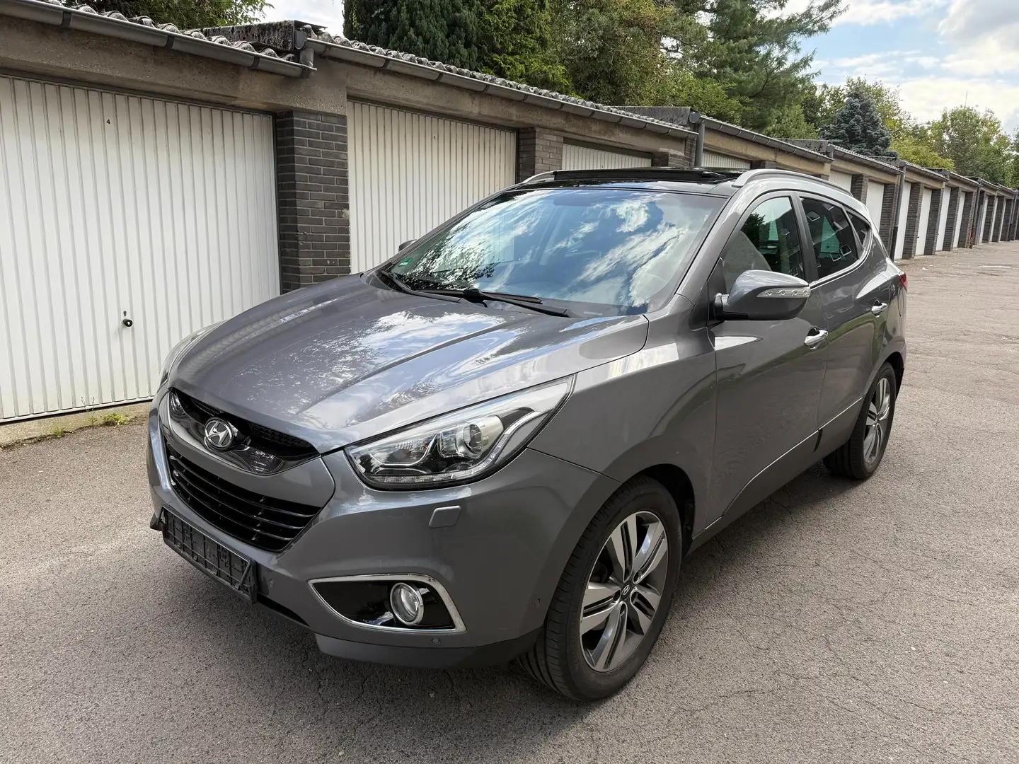 Hyundai iX35 2.0CRDi4WD Premium,ALLRAD,SCHECKHEFT,NAVI,LEDER, - 1