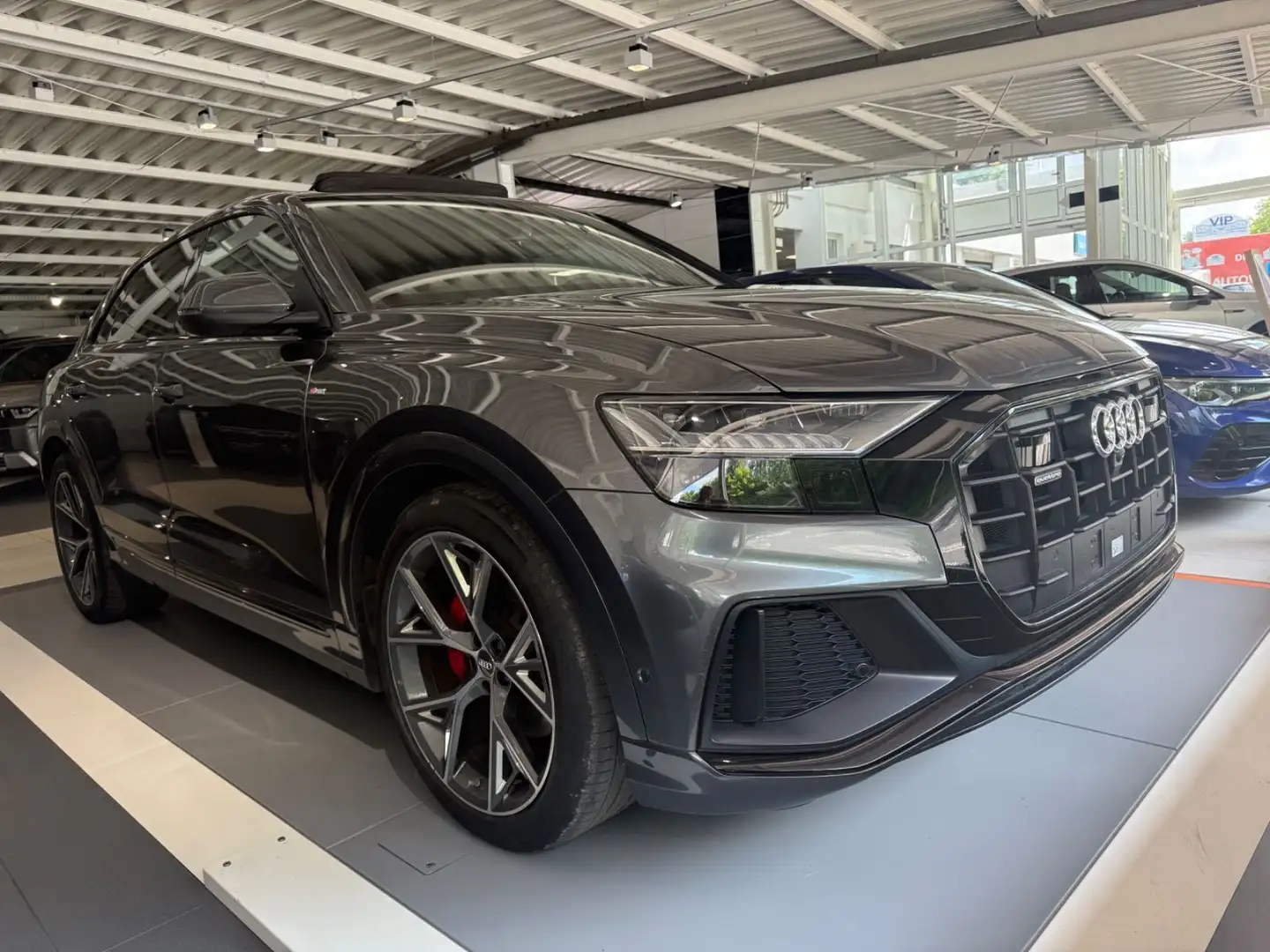Audi Q8 50 TDI Q/PANO/STDHZG/SFTCLS/ALLRADLENK/RAUTE Grau - 2