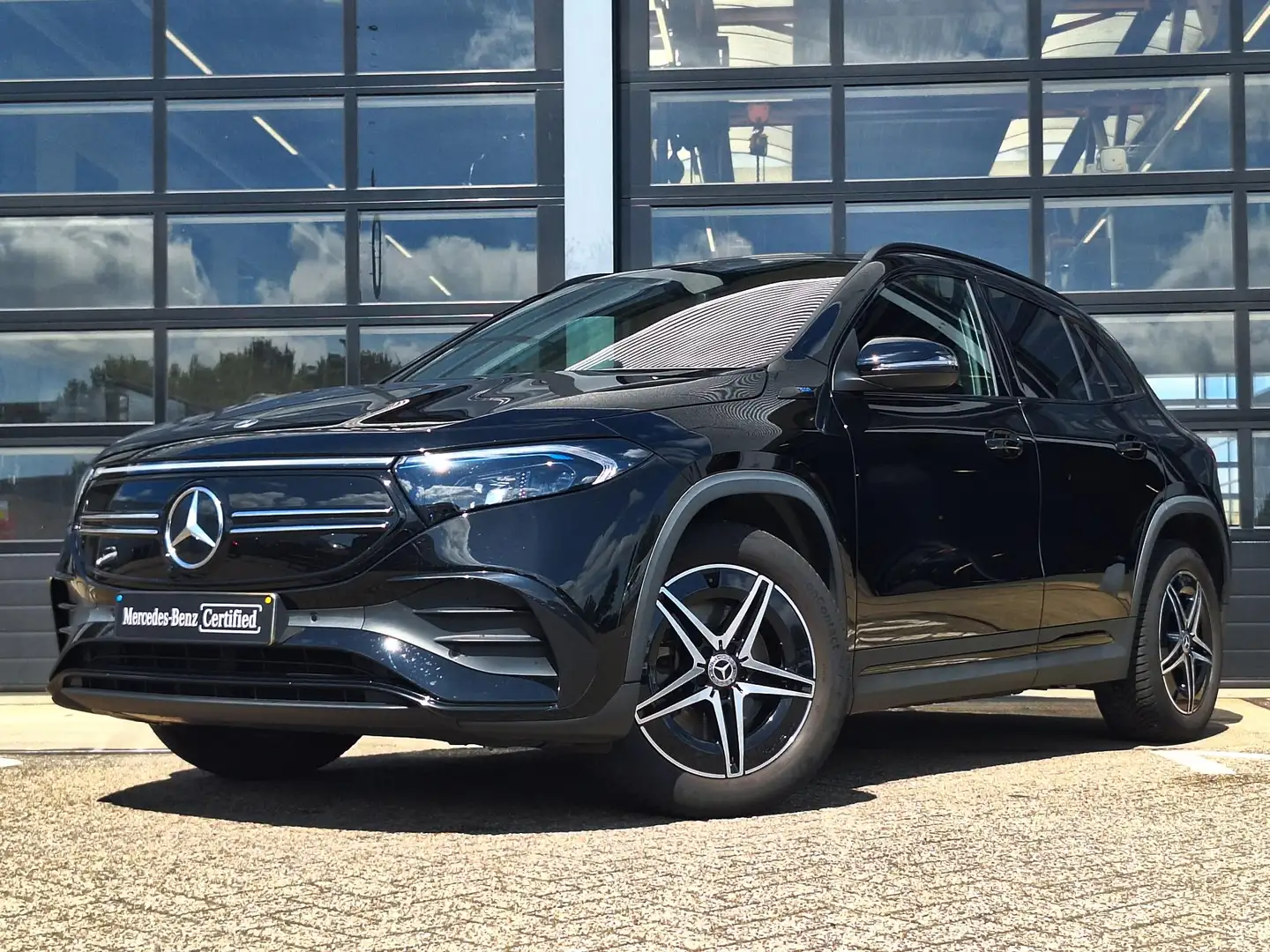 Mercedes-Benz EQA 250 Business Solution AMG 67 kWh | Widescreen | Achter Zwart - 2