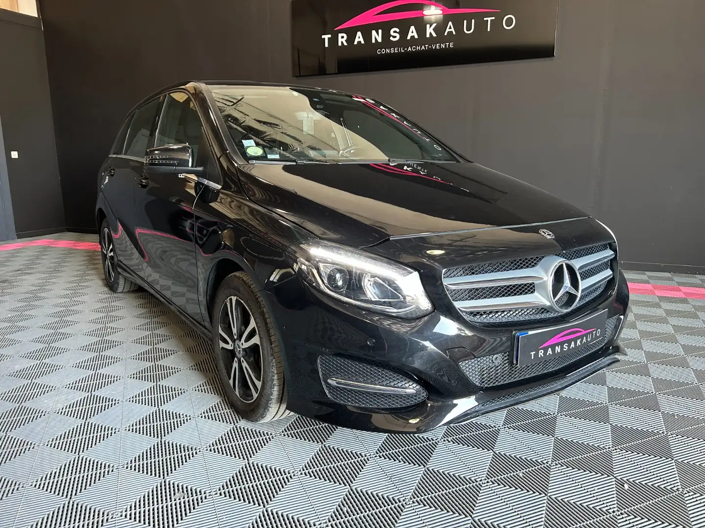 Mercedes-Benz Inspiration Noir - 2