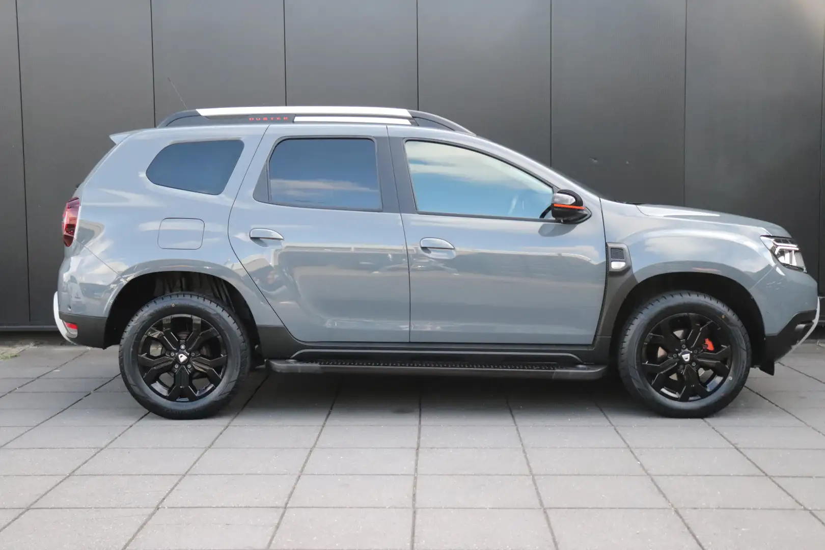 Dacia Duster 1.0 TCe Bi-Fuel Extreme NAVI | CAMERA | KEYLESS | Grijs - 2