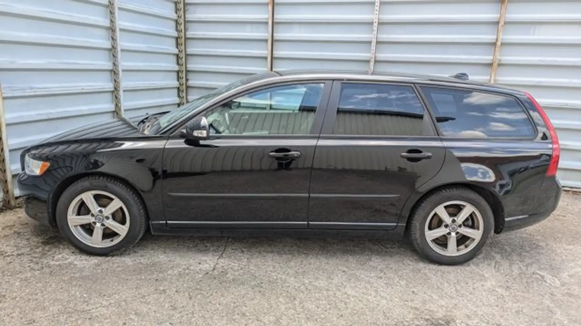 Volvo V50 Kombi 1.6 D Business Edition*Motor klappert* Schwarz - 2
