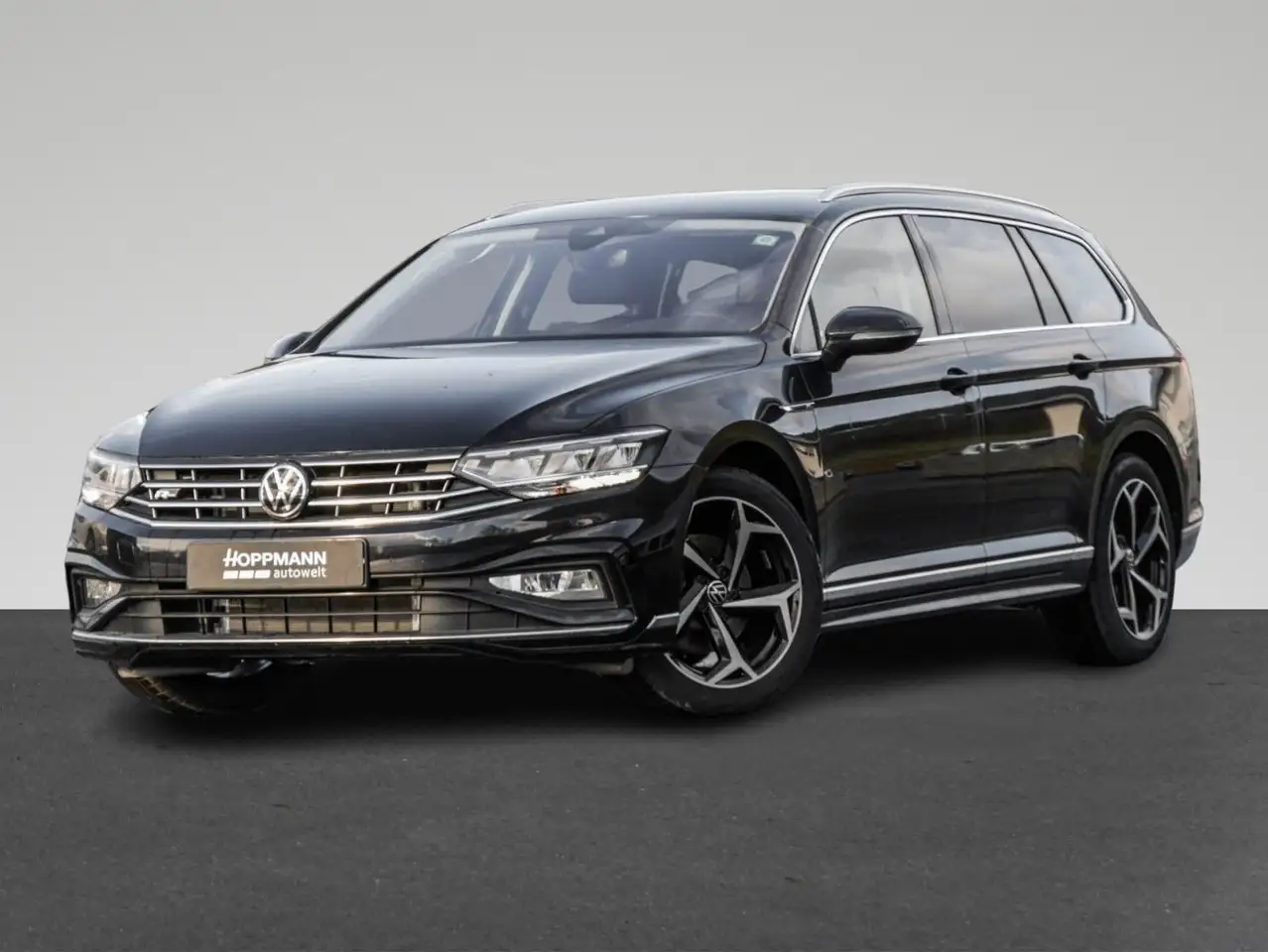Volkswagen Passat Variant 1.5 TSI R-Line Elegance AHK Rear 2