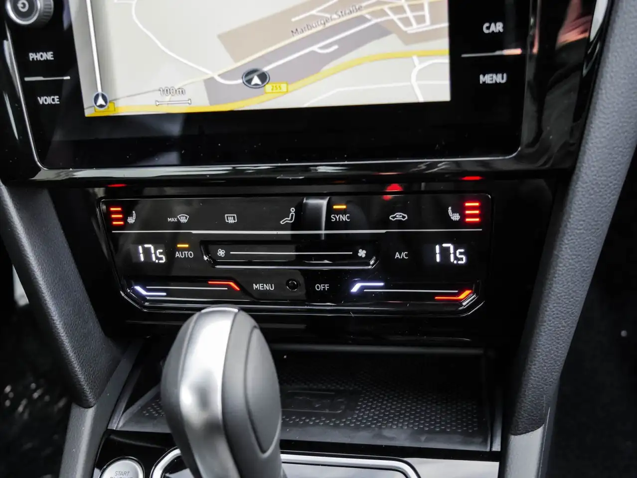 Volkswagen Passat Variant 1.5 TSI R-Line Elegance AHK Rear 9
