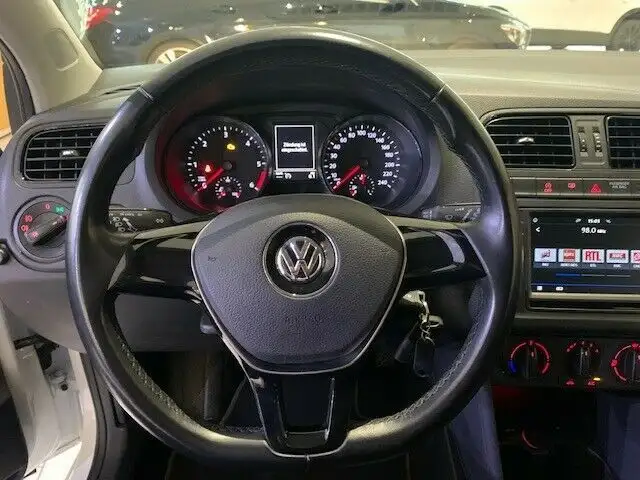 Volkswagen Polo view 11