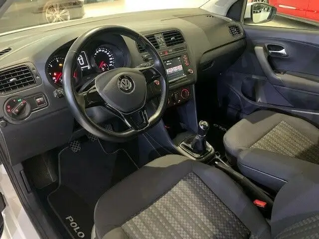 Volkswagen Polo view 9