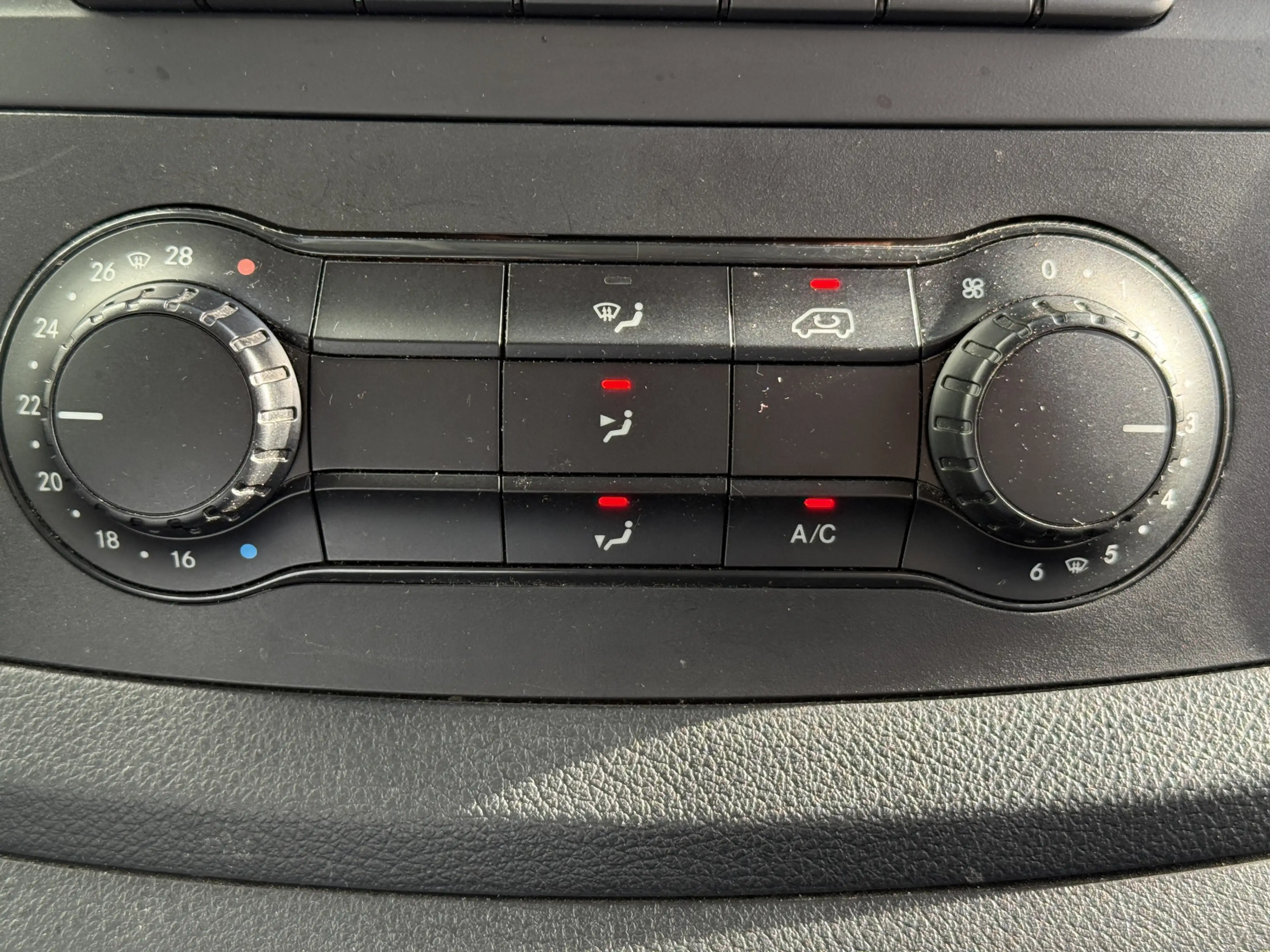Mercedes-Benz Vito 116 1.9 CDI Automaat L3 XL Climate Control Cruise — photo 24