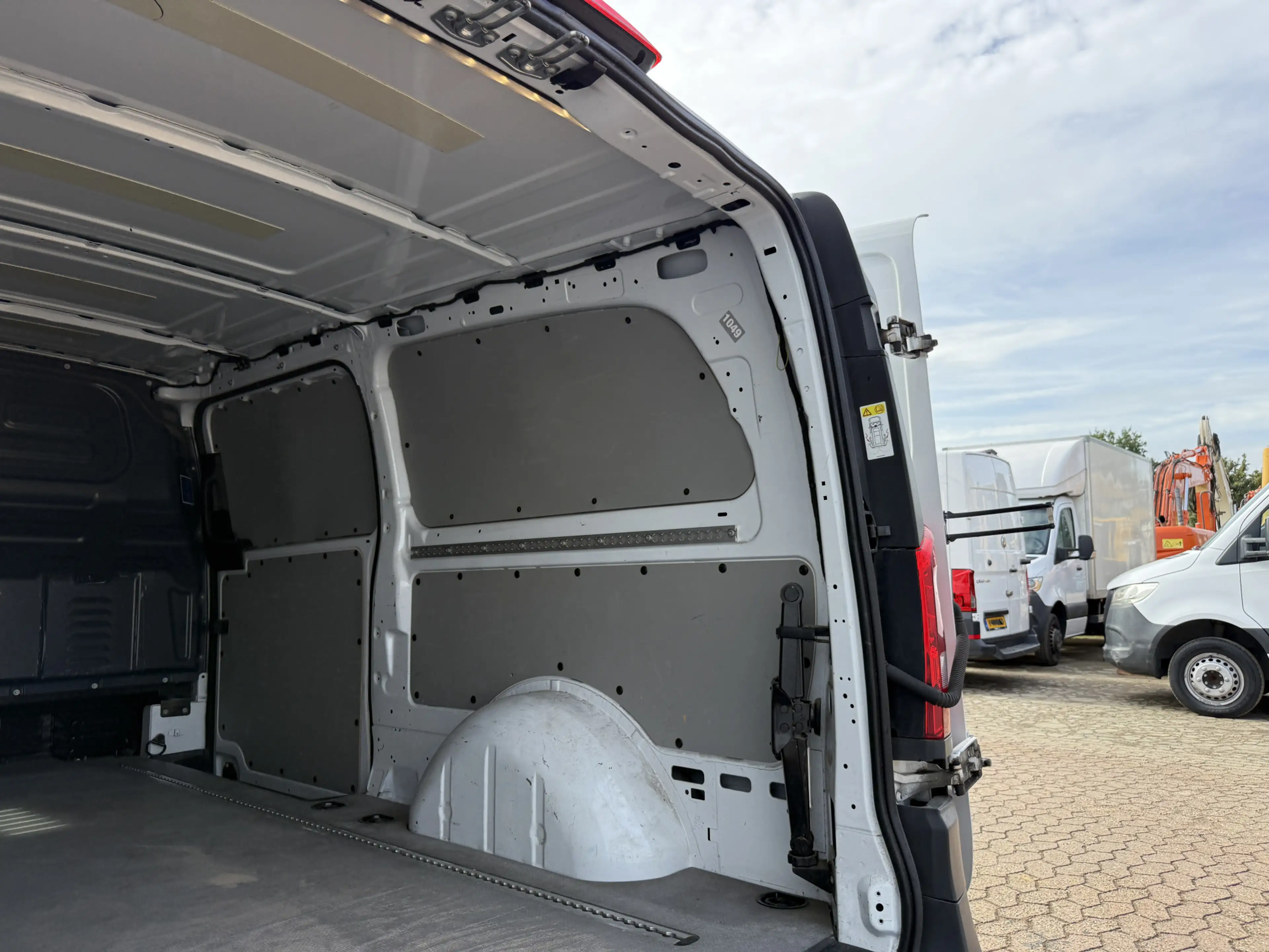 Mercedes-Benz Vito 116 1.9 CDI Automaat L3 XL Climate Control Cruise — photo 16