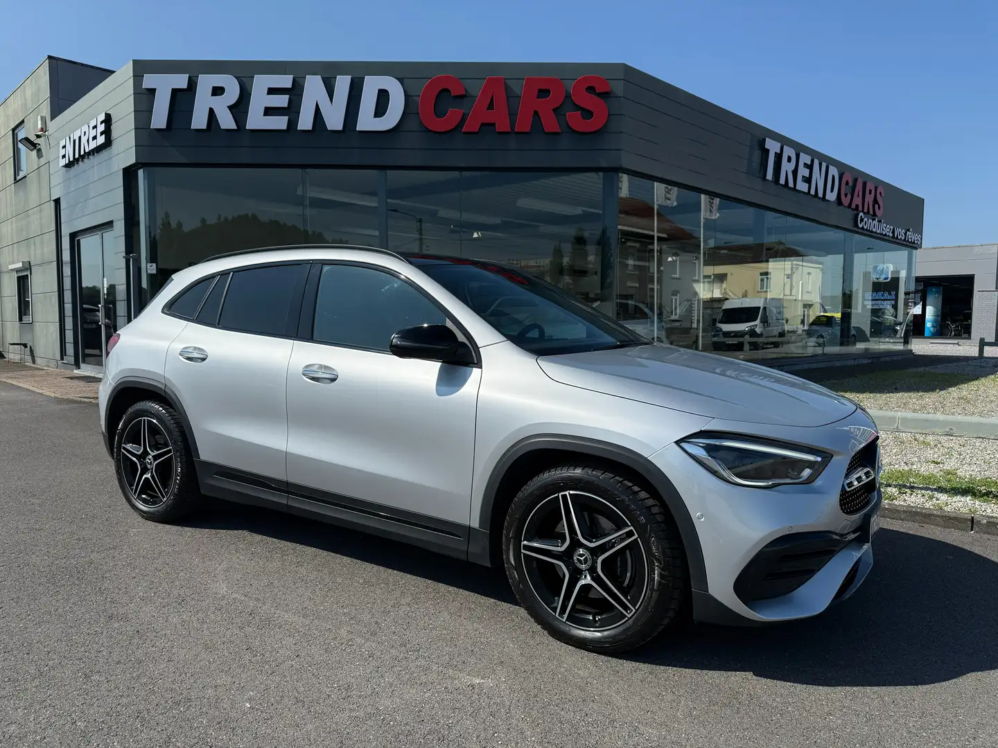Mercedes-Benz GLA 200 d 4-Matic AUTO.PACK AMG.PACK NIGHT TOIT PANO MULTI Gris - 2