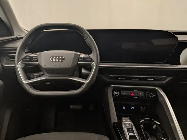 Audi Q5 view 7